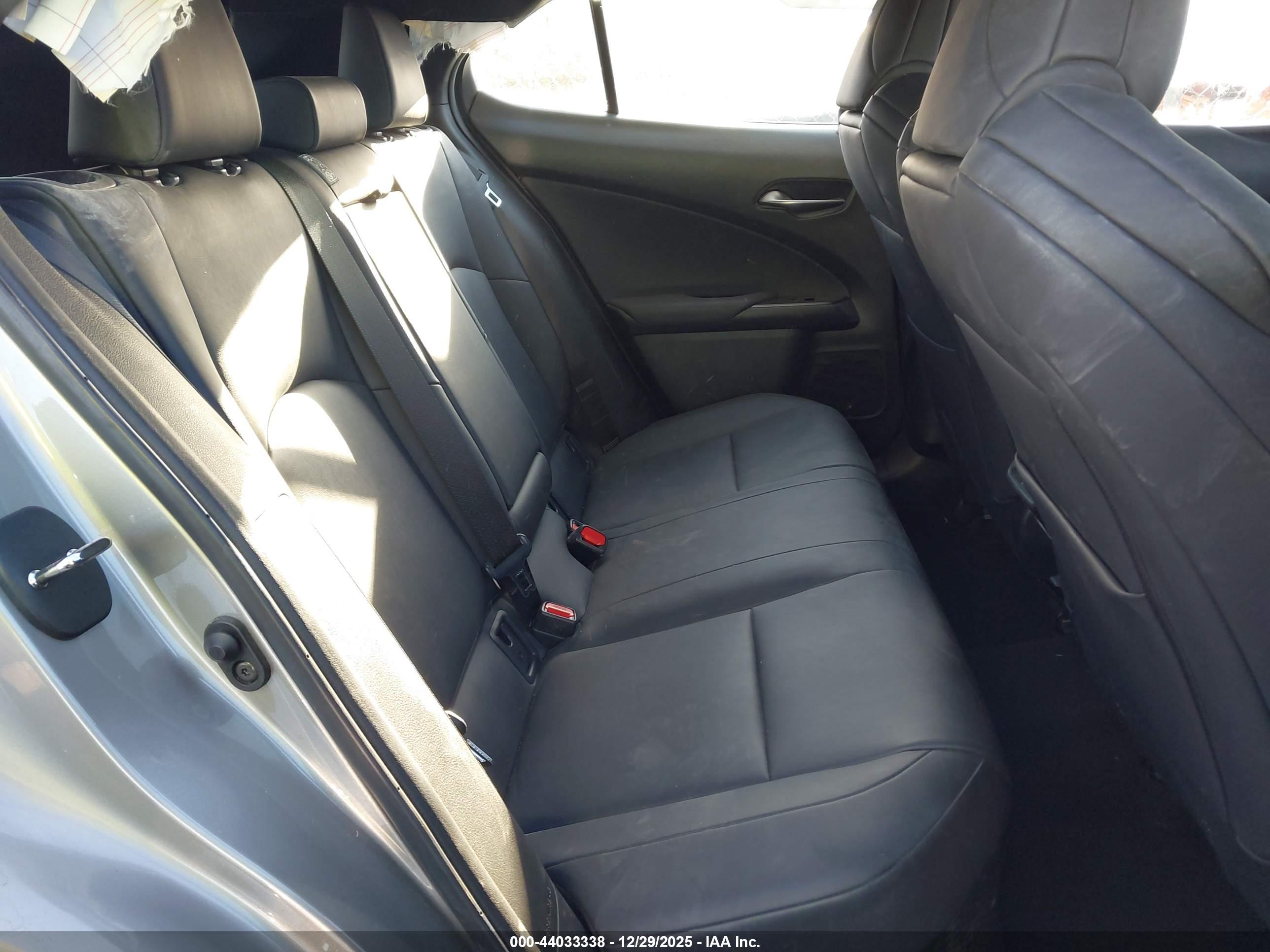 LEXUS UX image 8