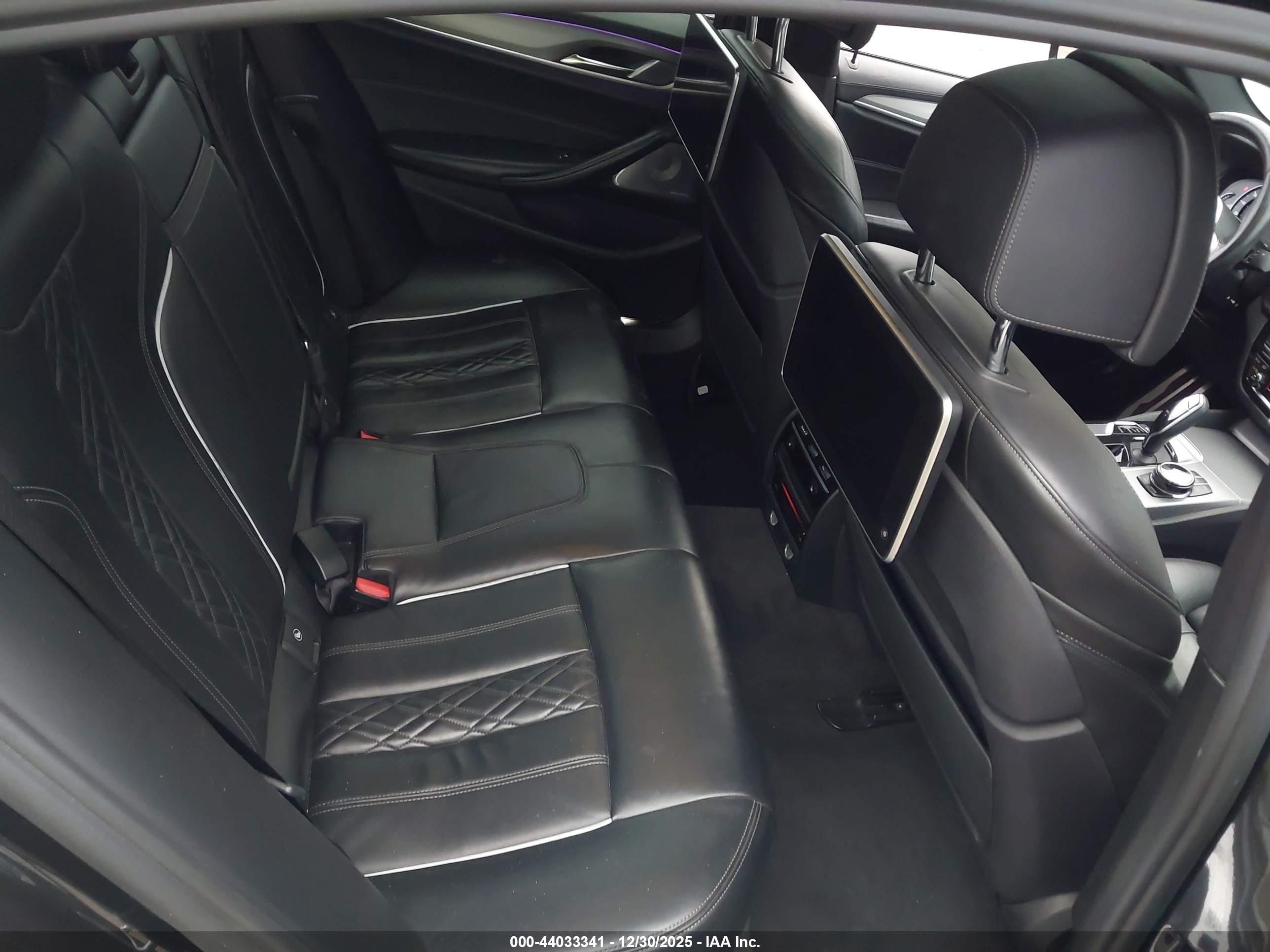 BMW M550I image 8