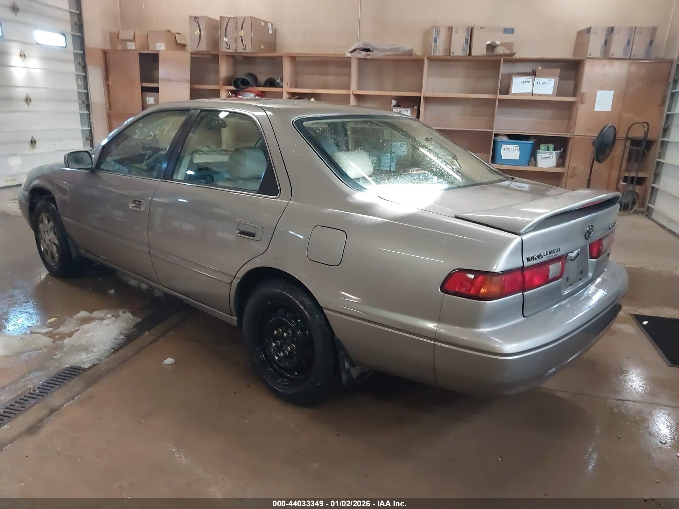 TOYOTA CAMRY image 3