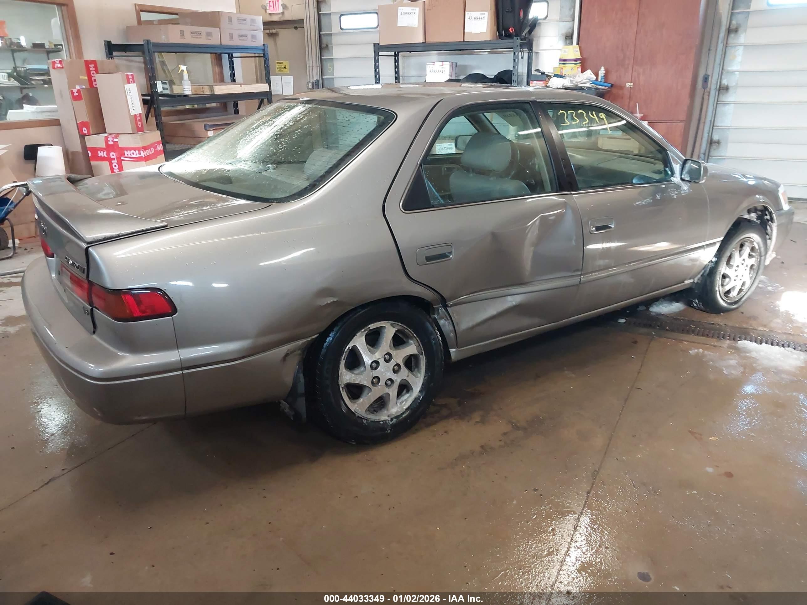 TOYOTA CAMRY image 4