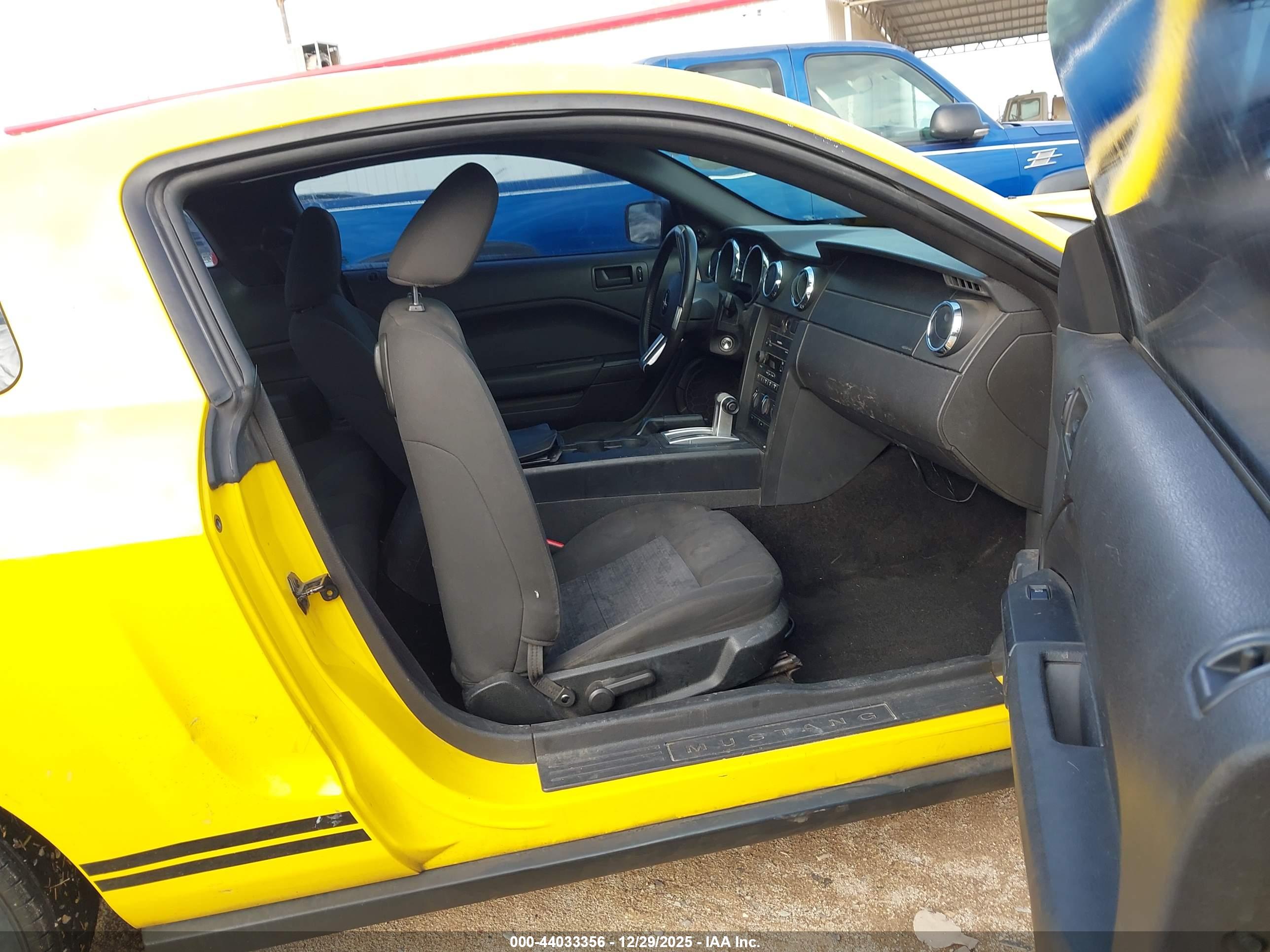 FORD MUSTANG image 5