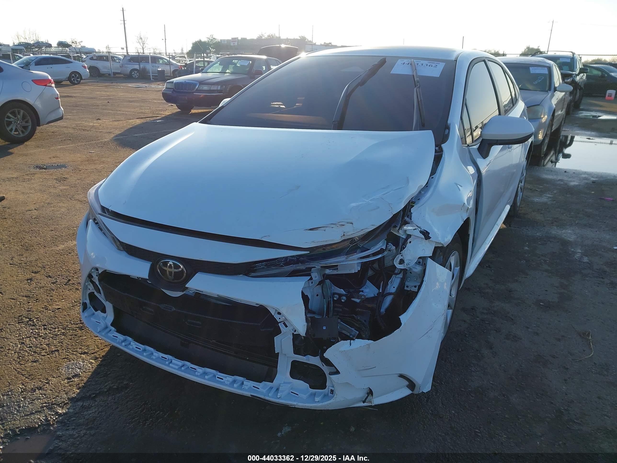 TOYOTA COROLLA image 2