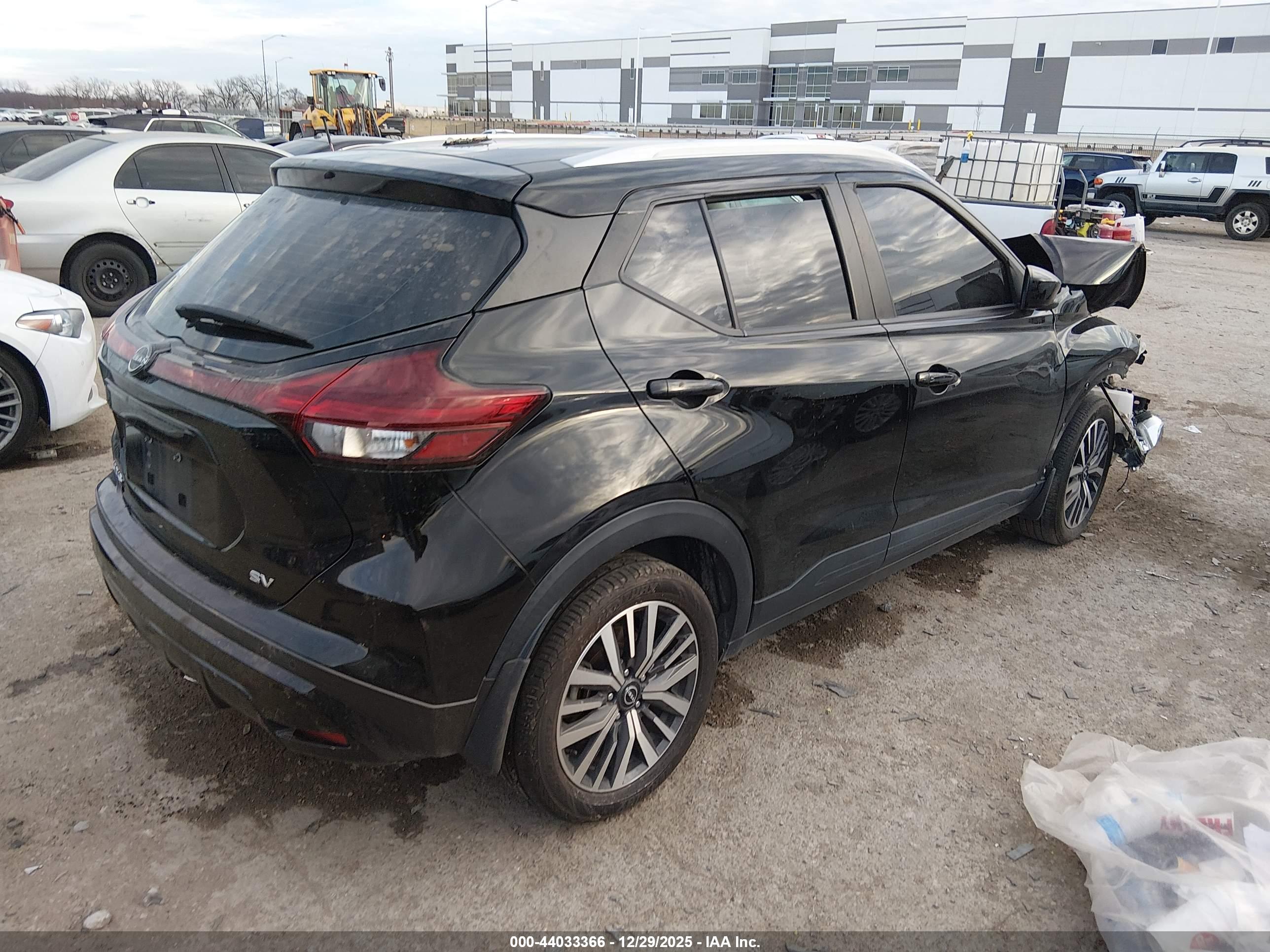 NISSAN KICKS image 4