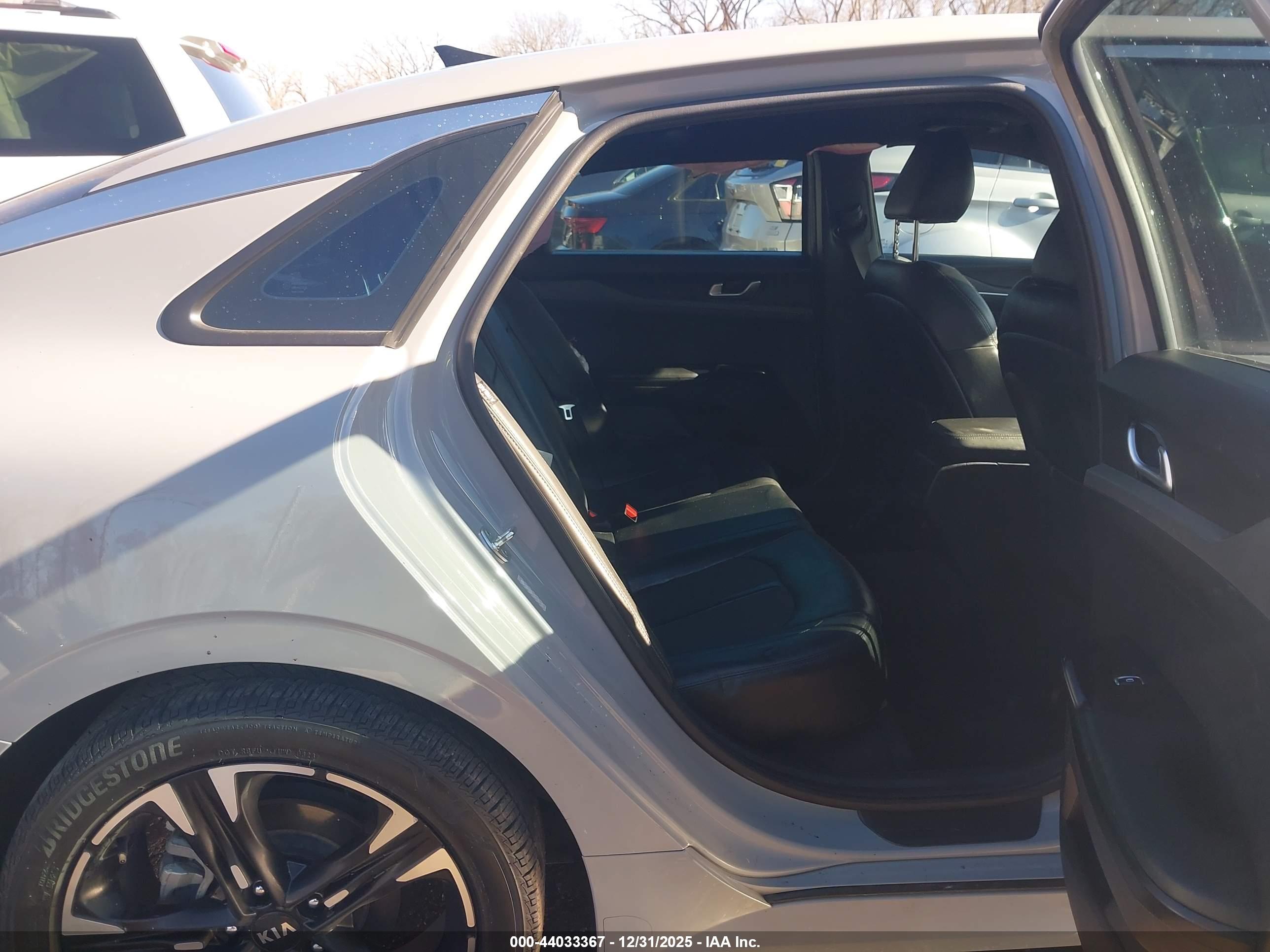 KIA K5 image 8