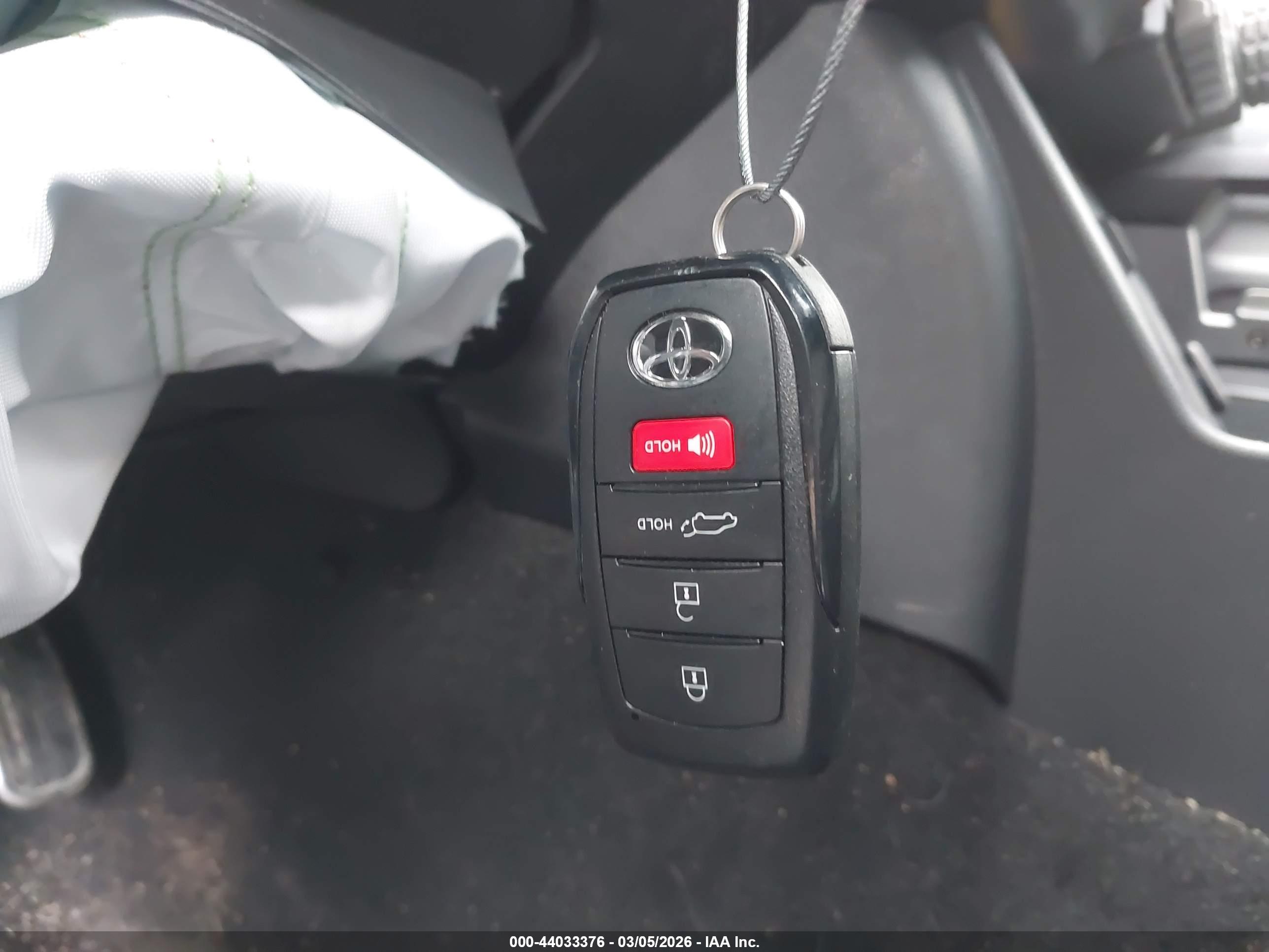 TOYOTA 4RUNNER image 11