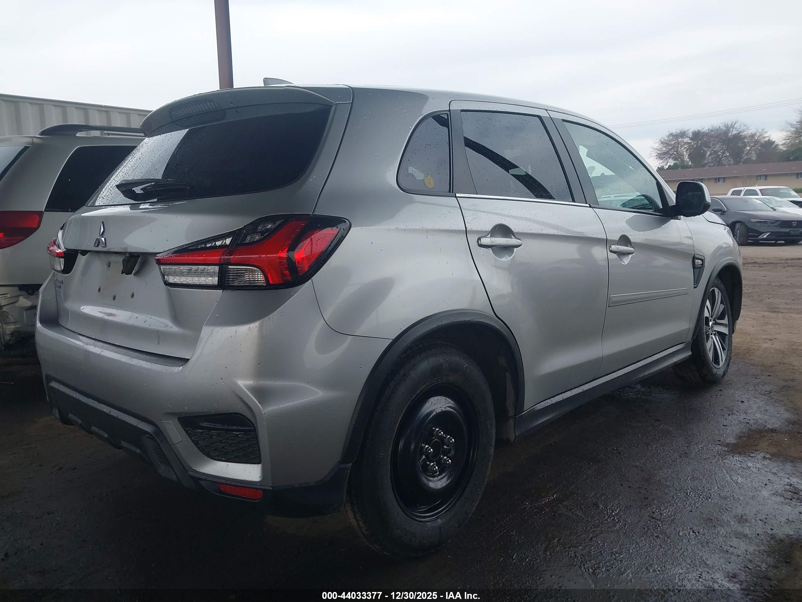 MITSUBISHI OUTLANDER image 4