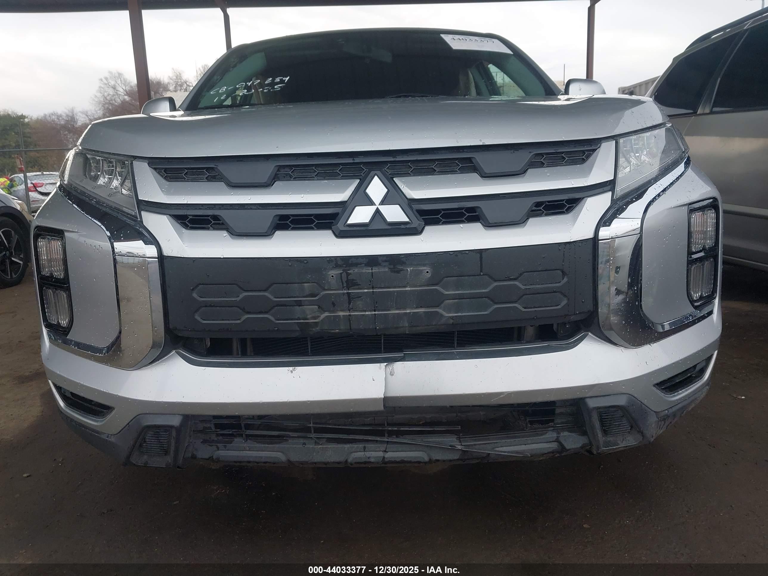 MITSUBISHI OUTLANDER image 6