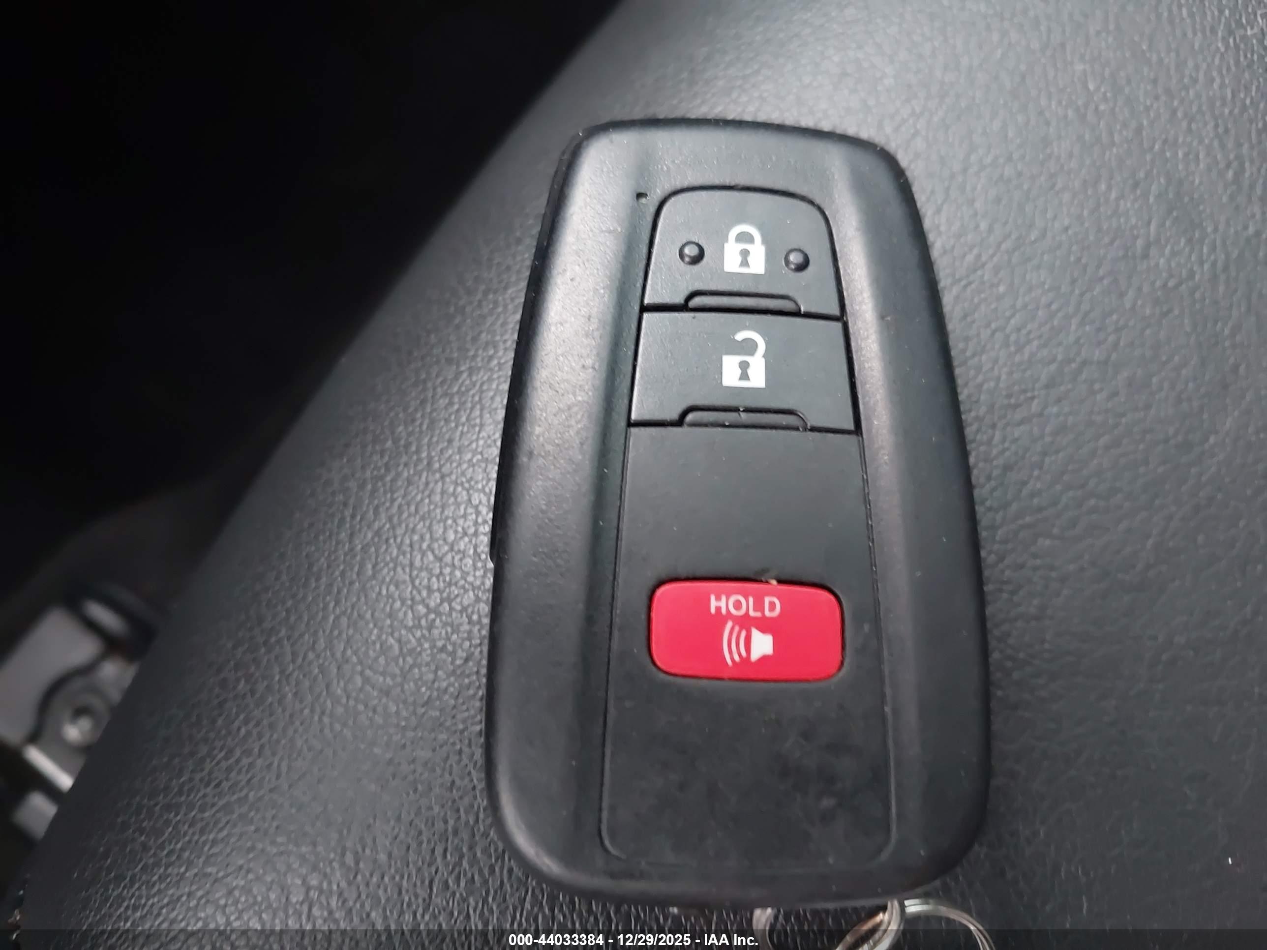 TOYOTA C-HR image 11
