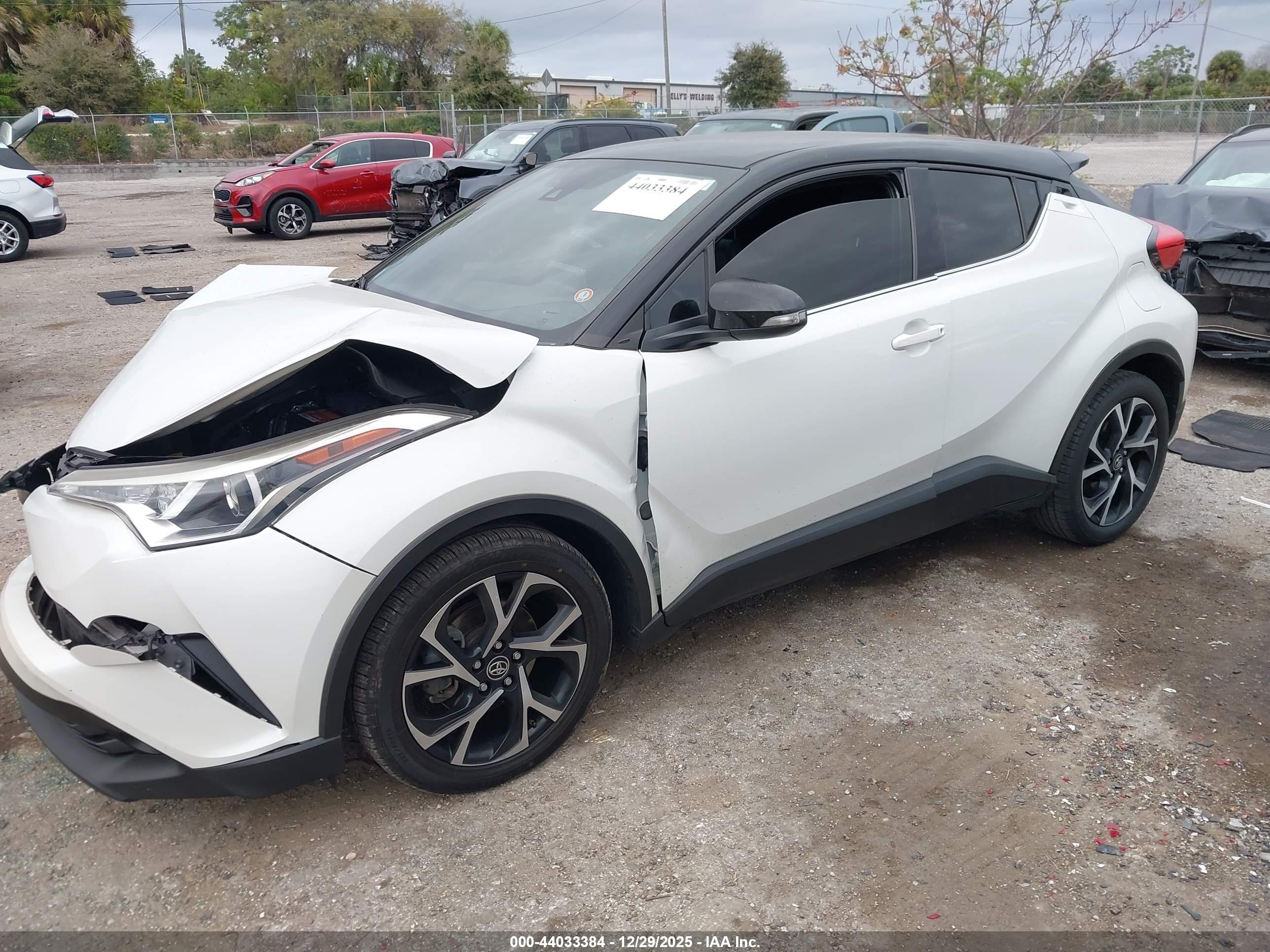 TOYOTA C-HR image 2