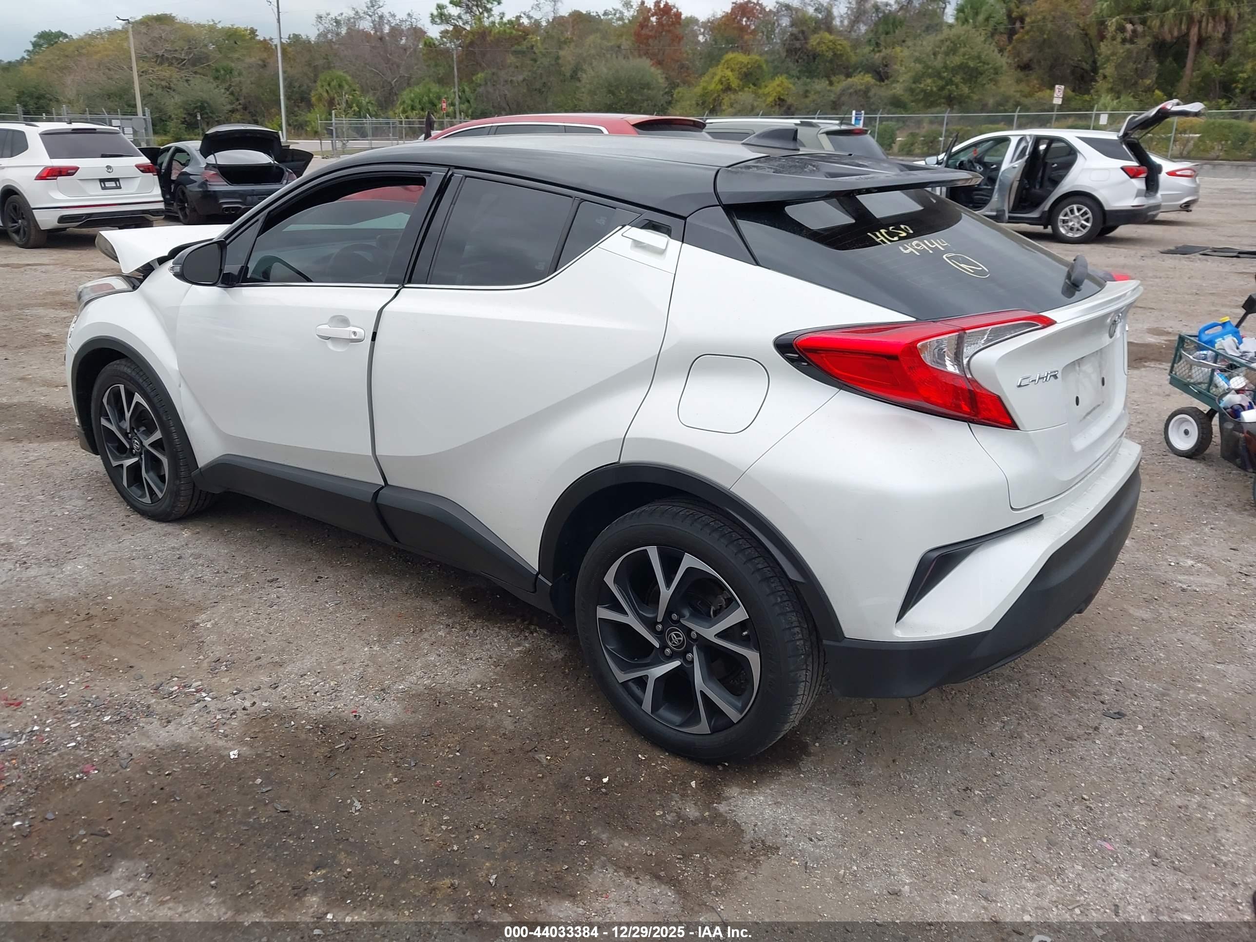 TOYOTA C-HR image 3