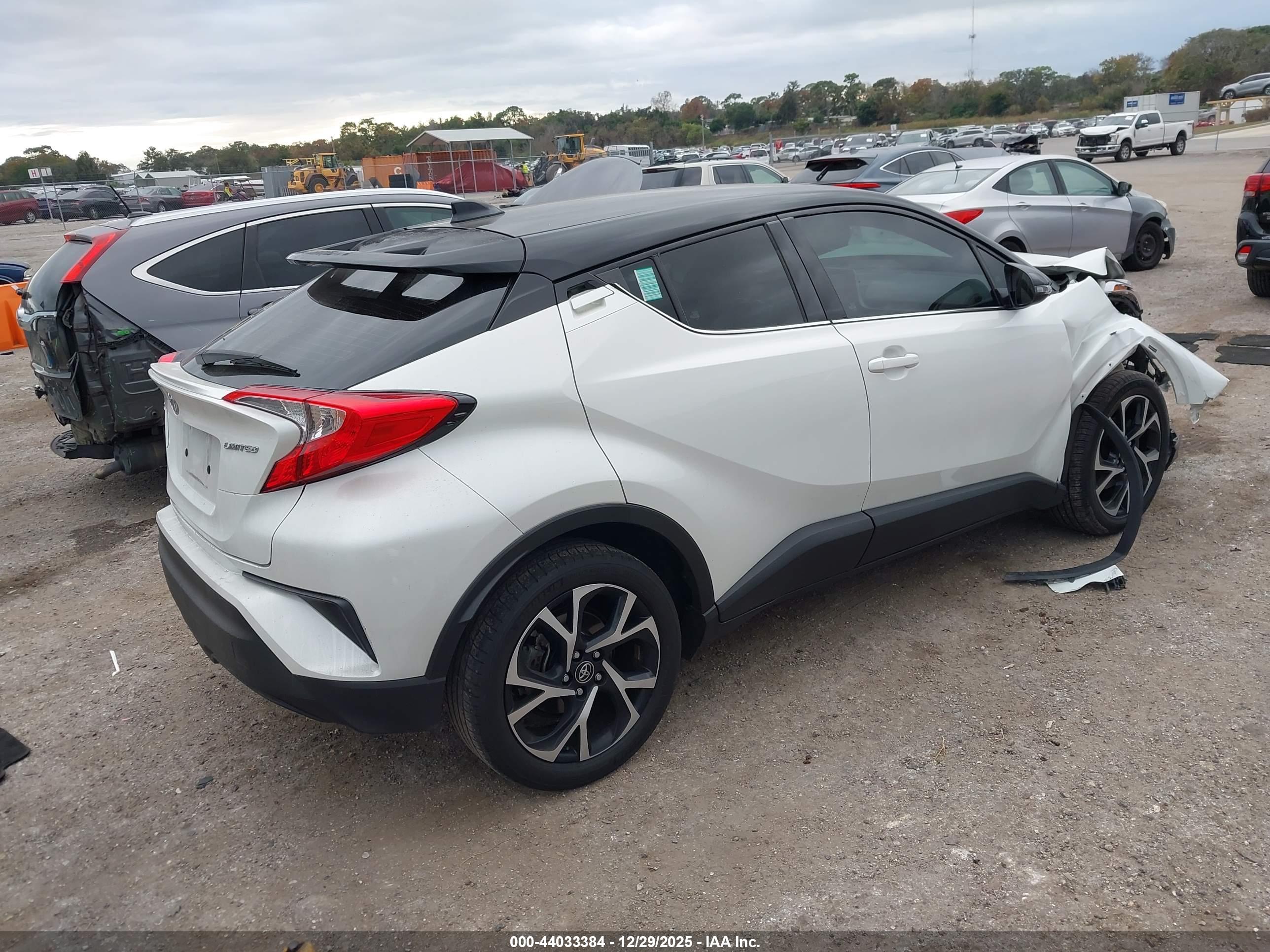 TOYOTA C-HR image 4