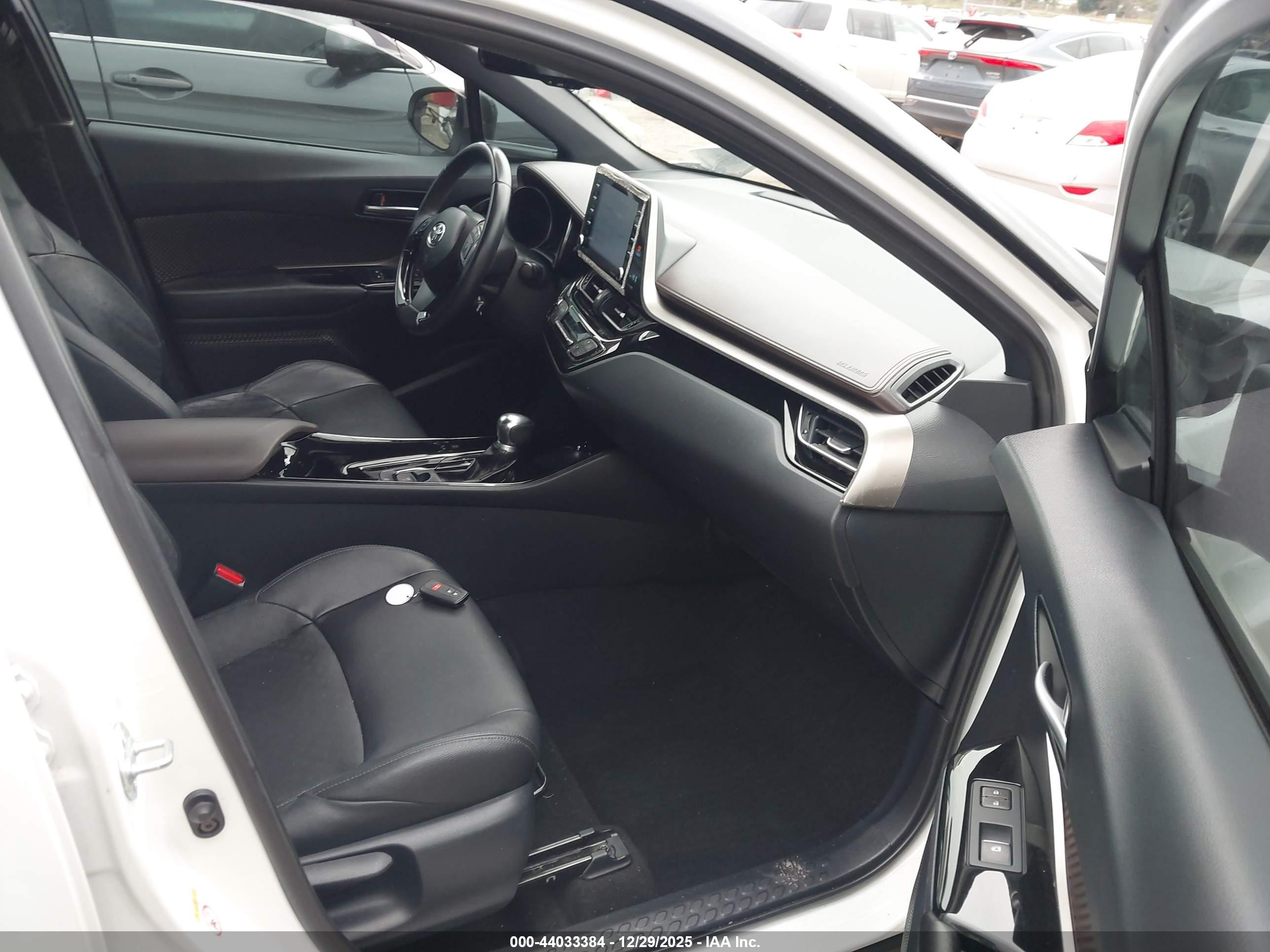 TOYOTA C-HR image 5