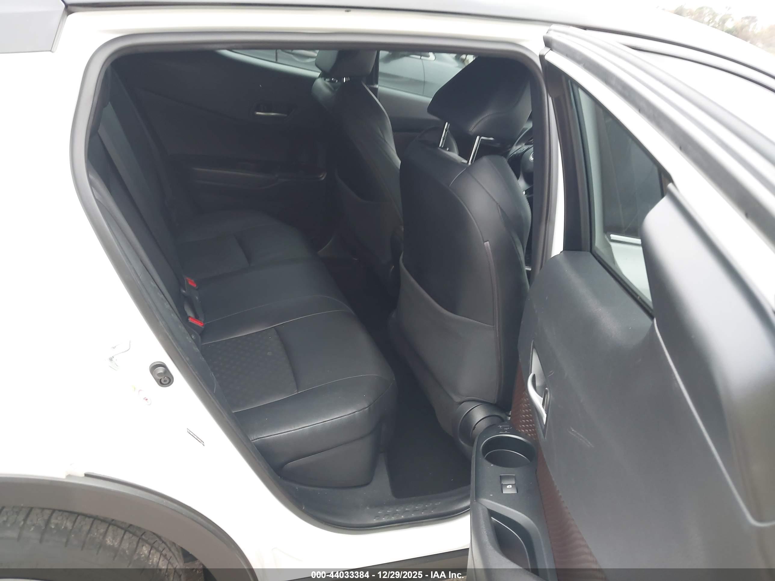 TOYOTA C-HR image 8