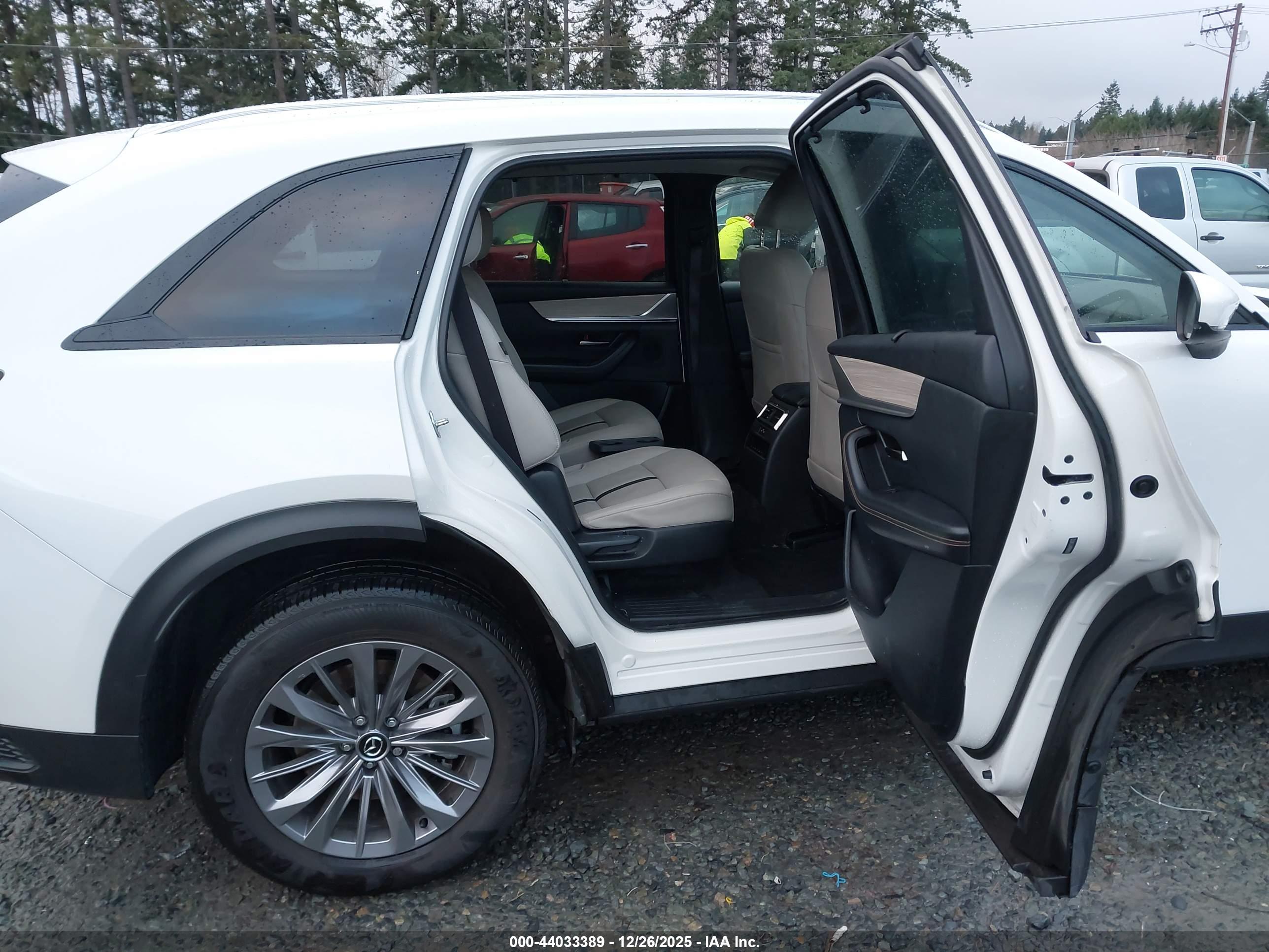 MAZDA CX-90 image 8