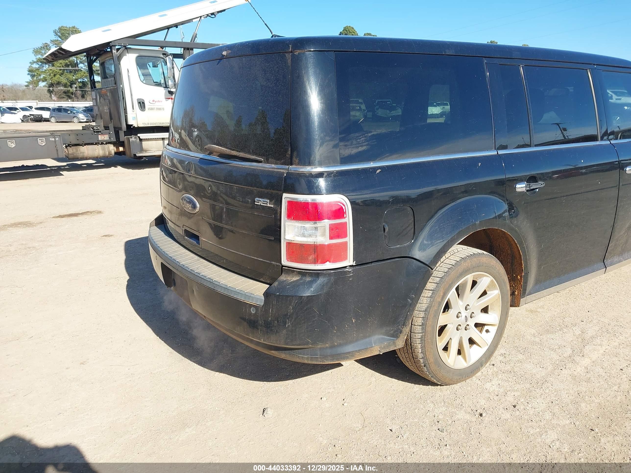 FORD FLEX image 6