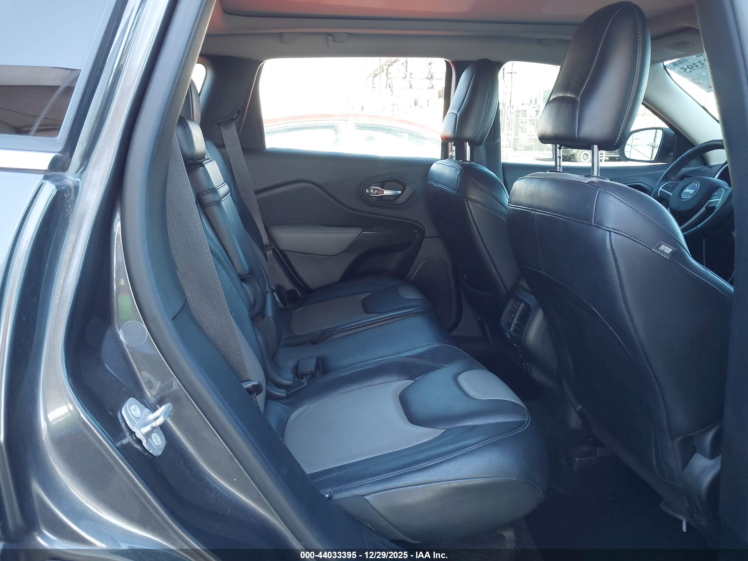 JEEP CHEROKEE image 8