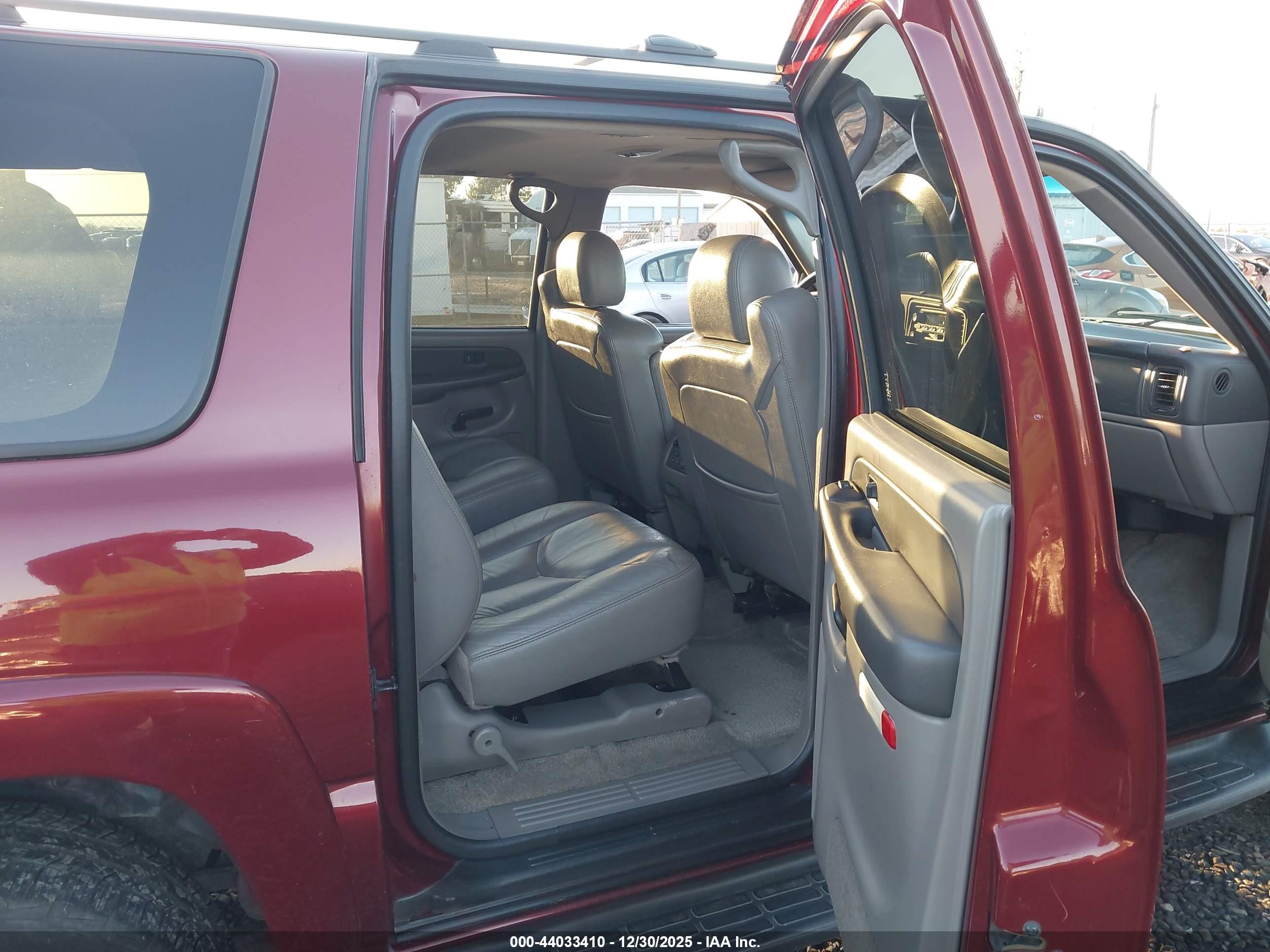 GMC YUKON image 8