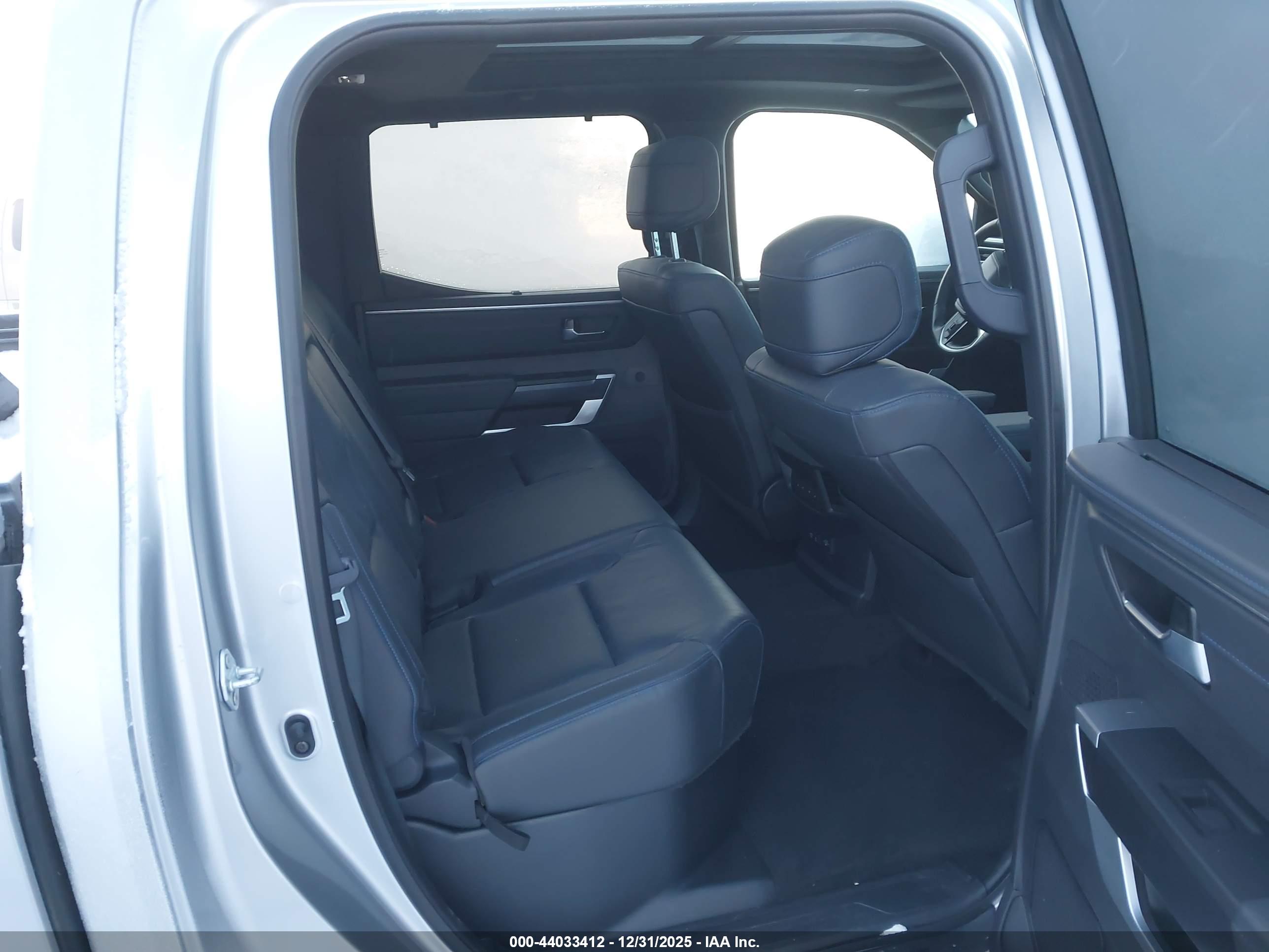 TOYOTA TUNDRA image 8