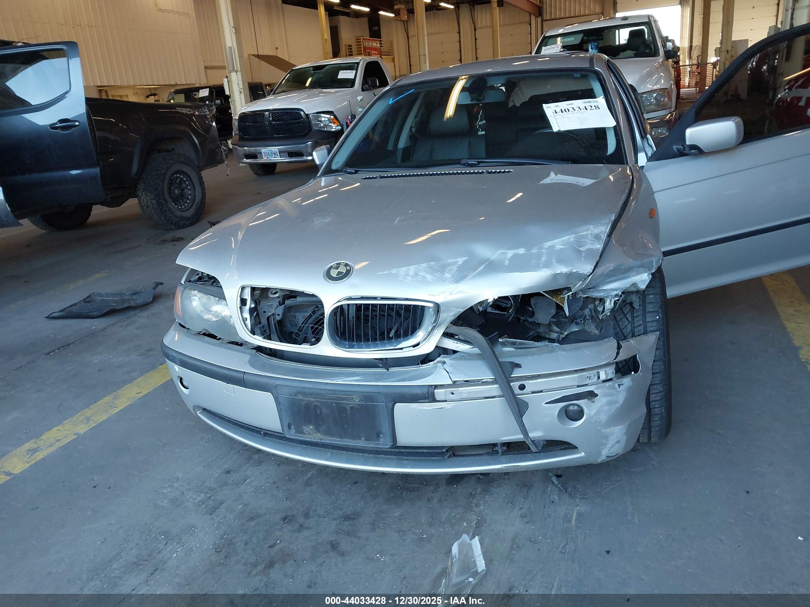 BMW 325I image 6