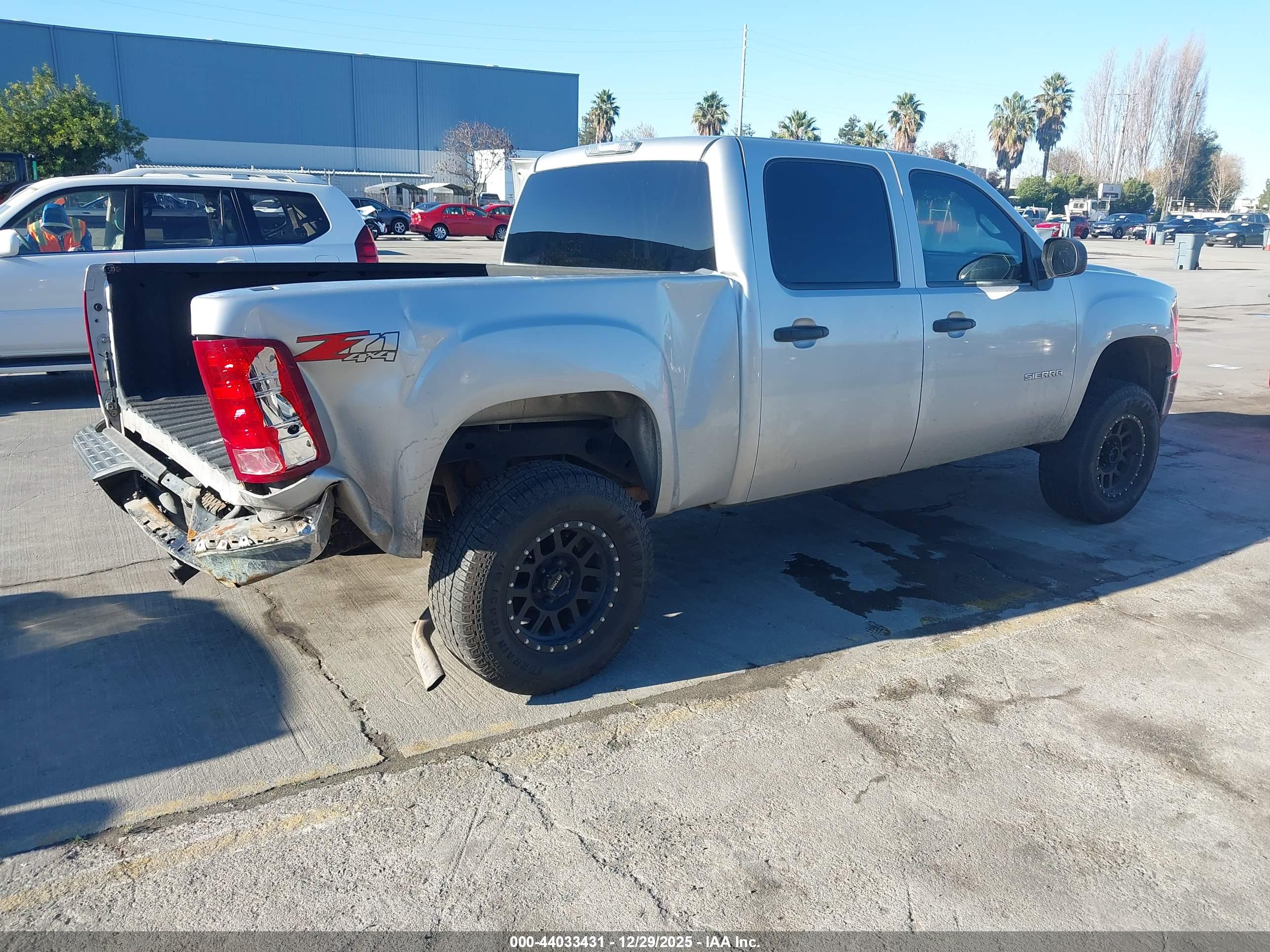 GMC SIERRA image 4