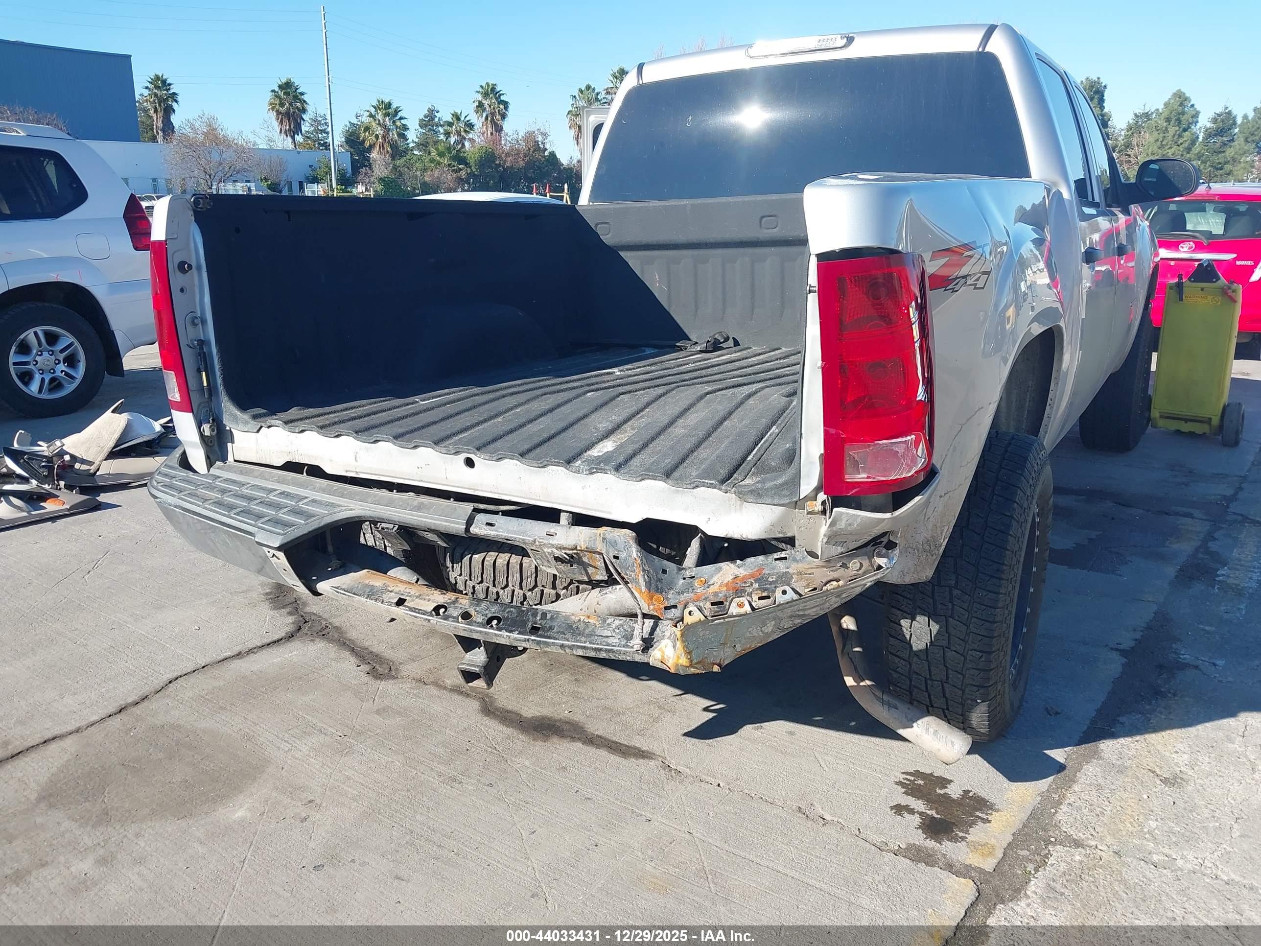 GMC SIERRA image 6