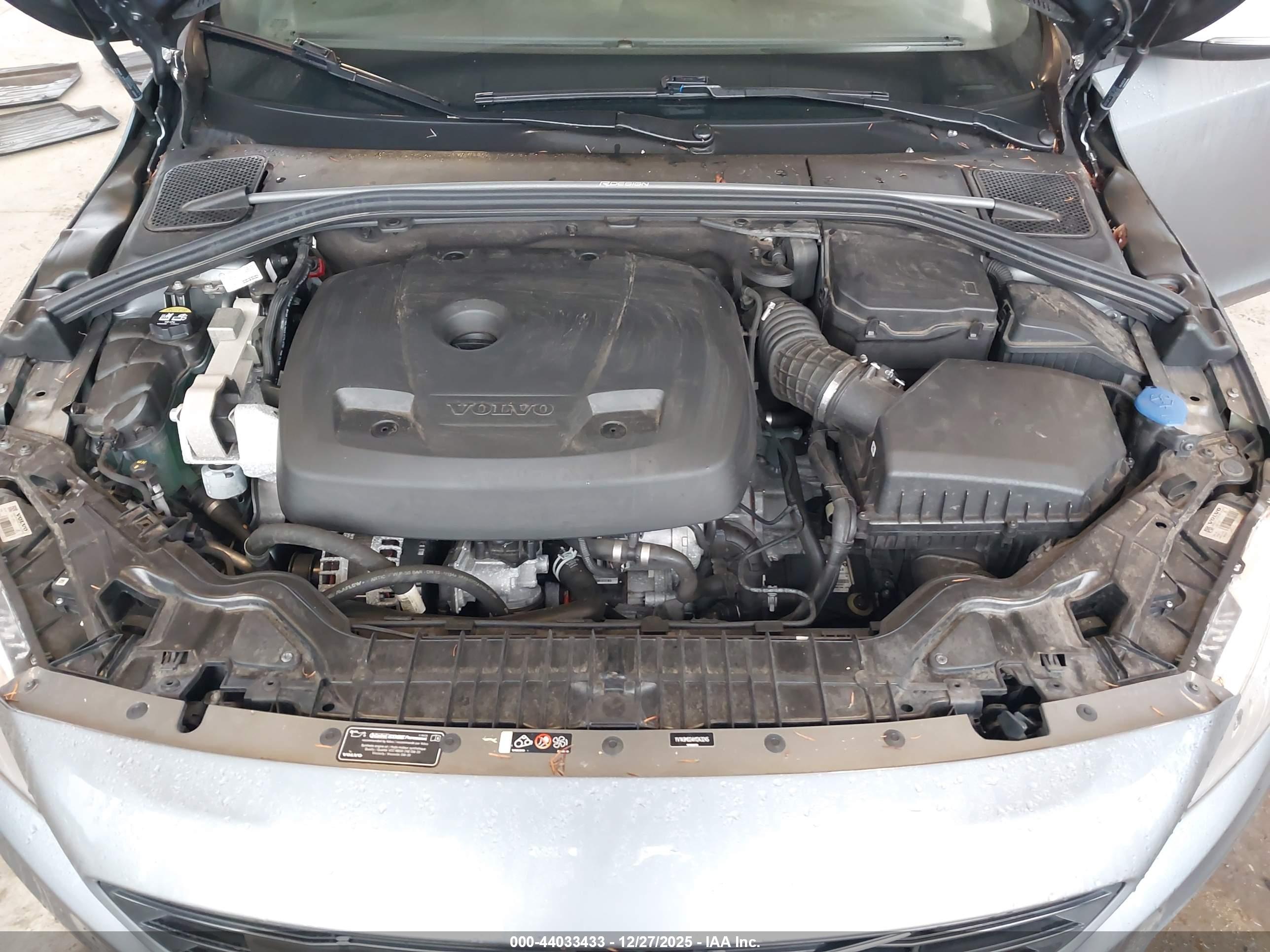 VOLVO V60 image 10
