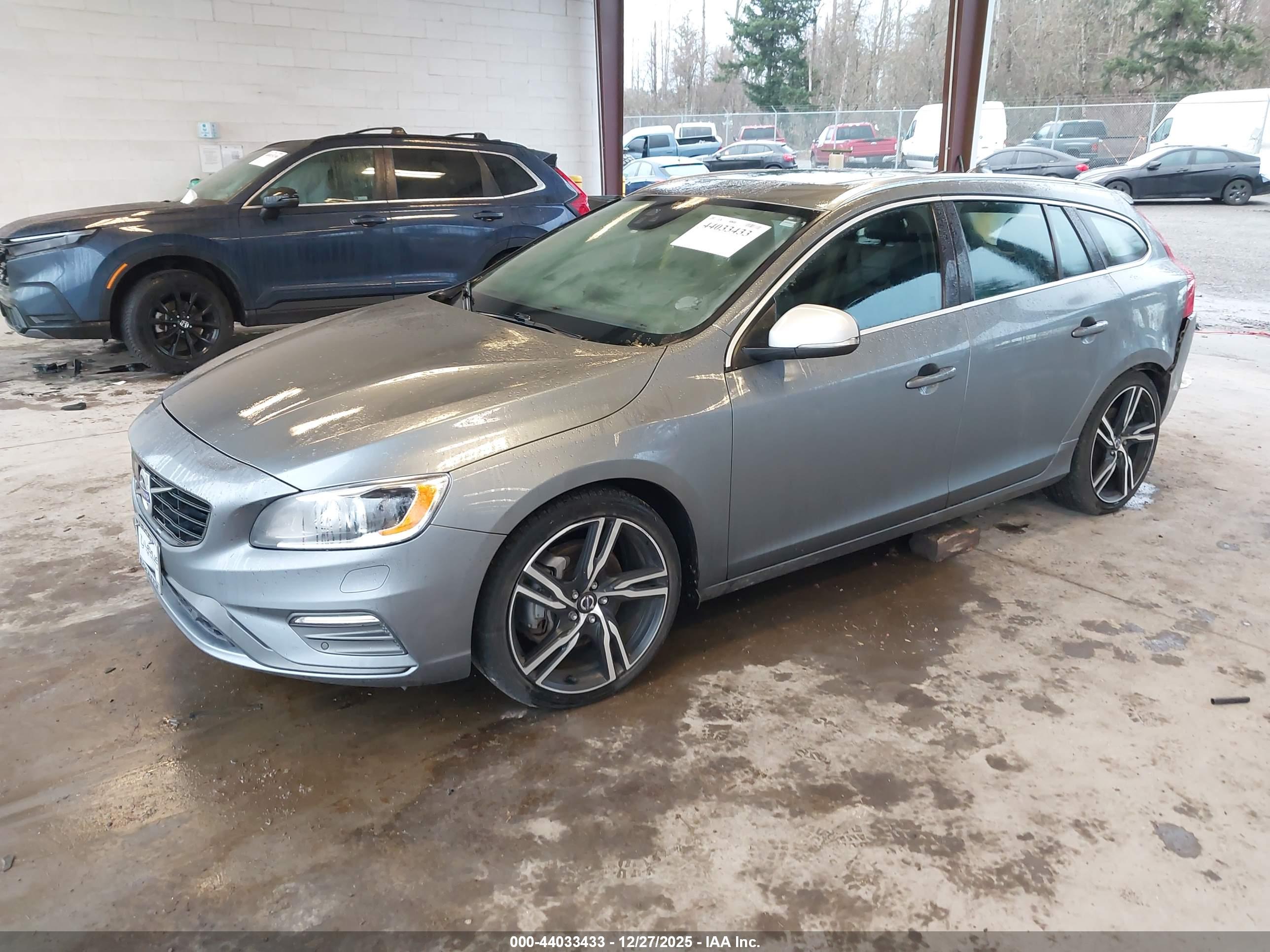 VOLVO V60 image 2