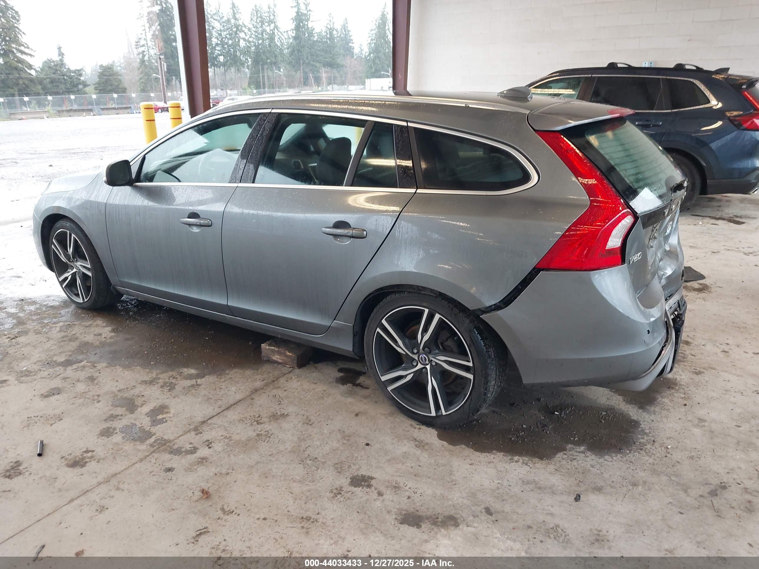 VOLVO V60 image 3