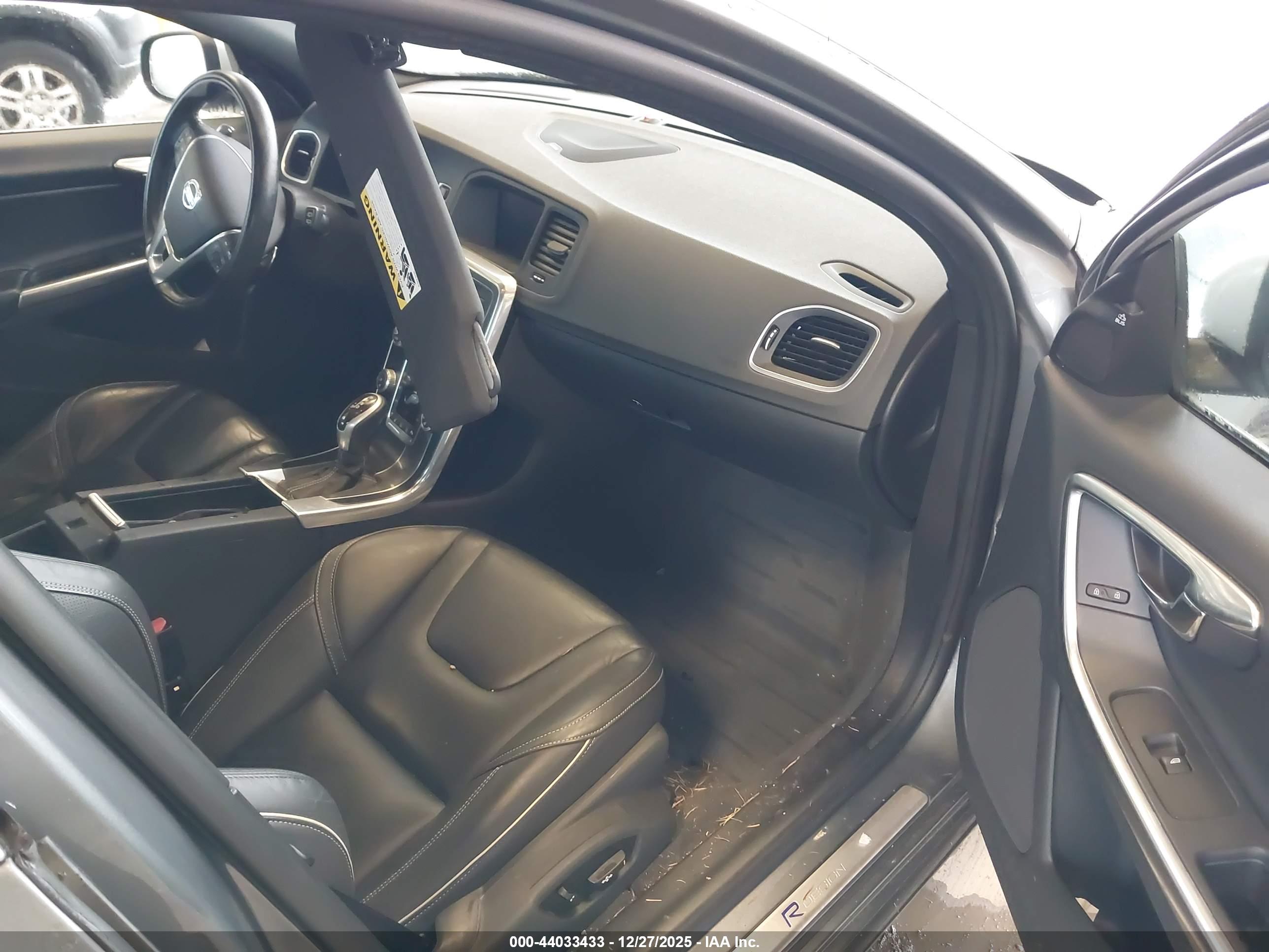 VOLVO V60 image 5