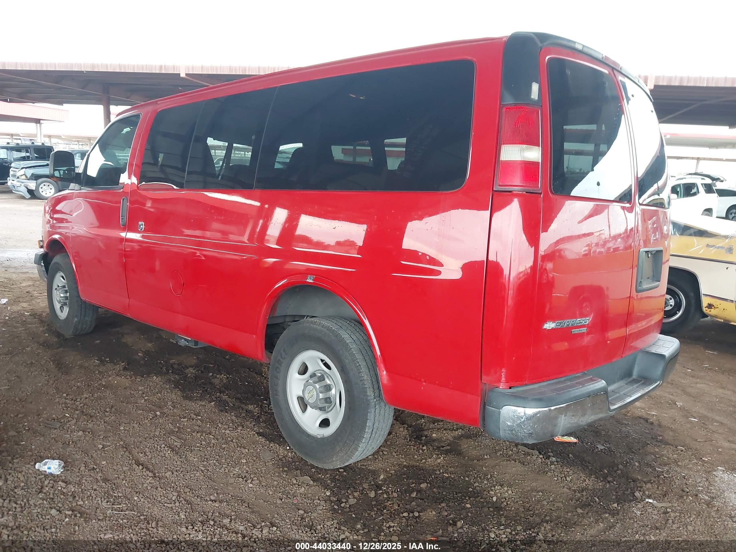 CHEVROLET EXPRESS image 3