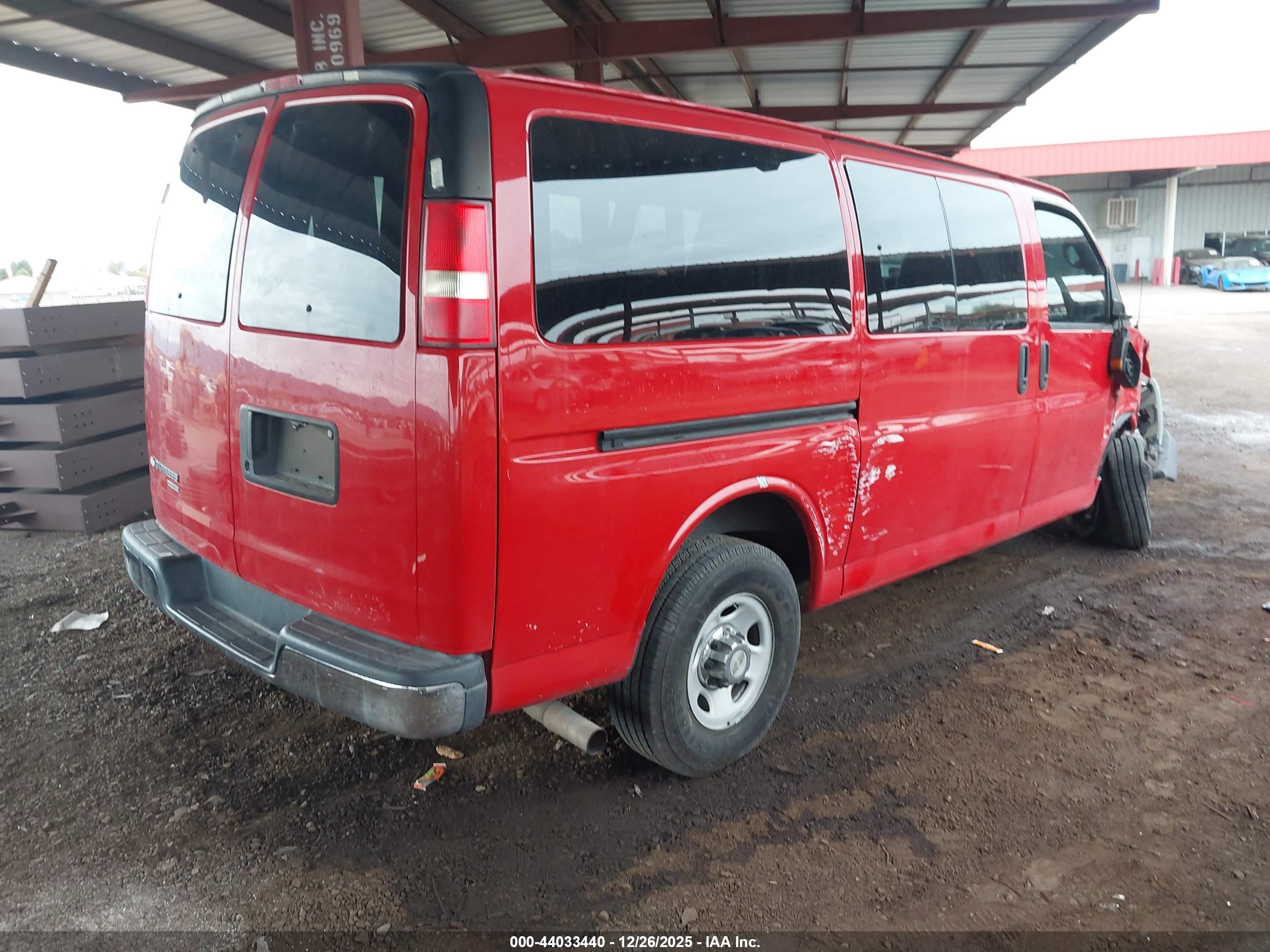 CHEVROLET EXPRESS image 4