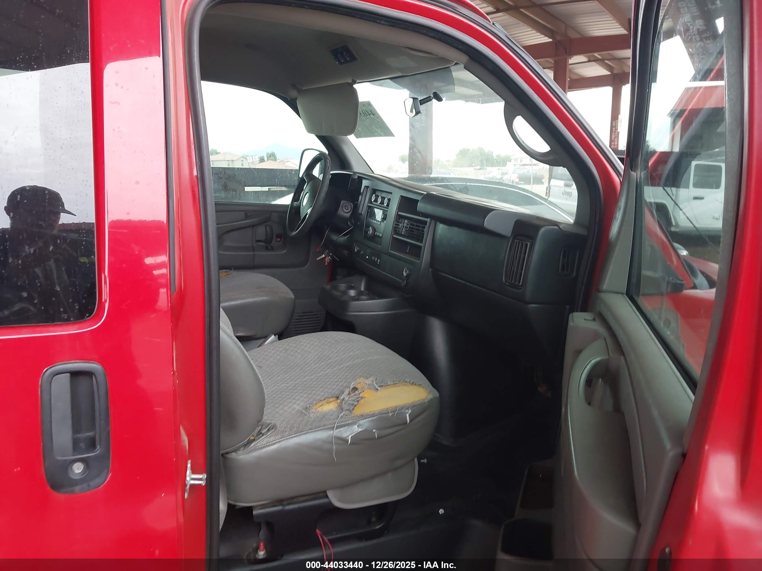 CHEVROLET EXPRESS image 5