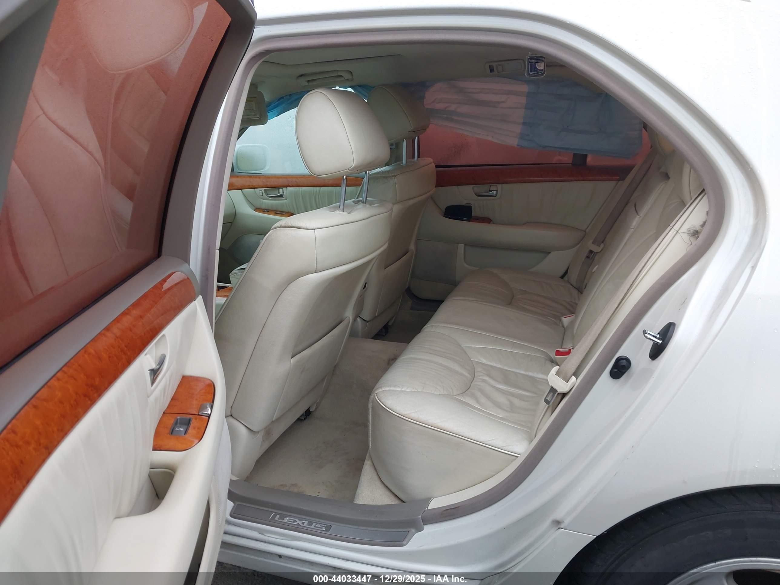 LEXUS LS image 8