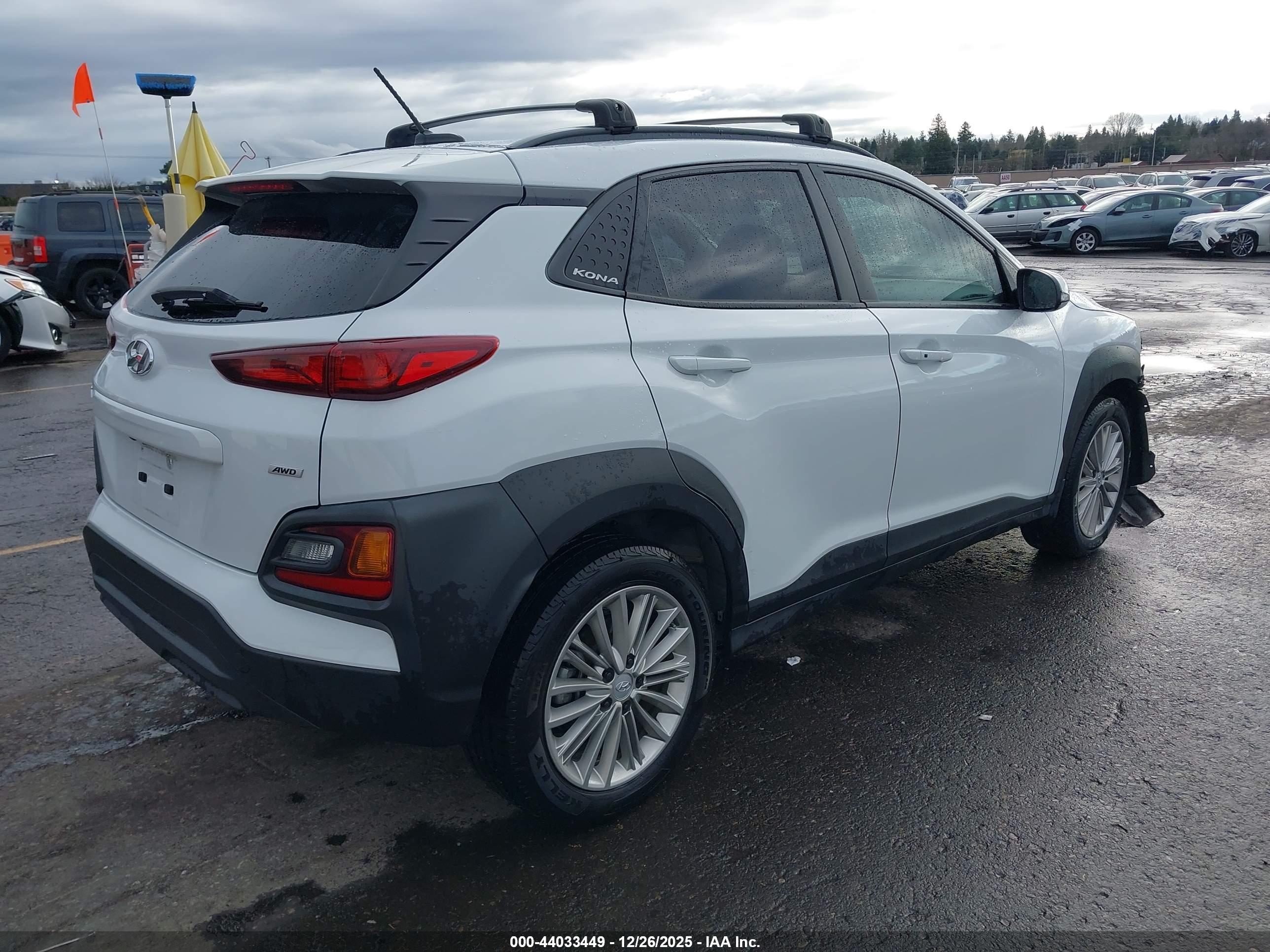 HYUNDAI KONA image 4