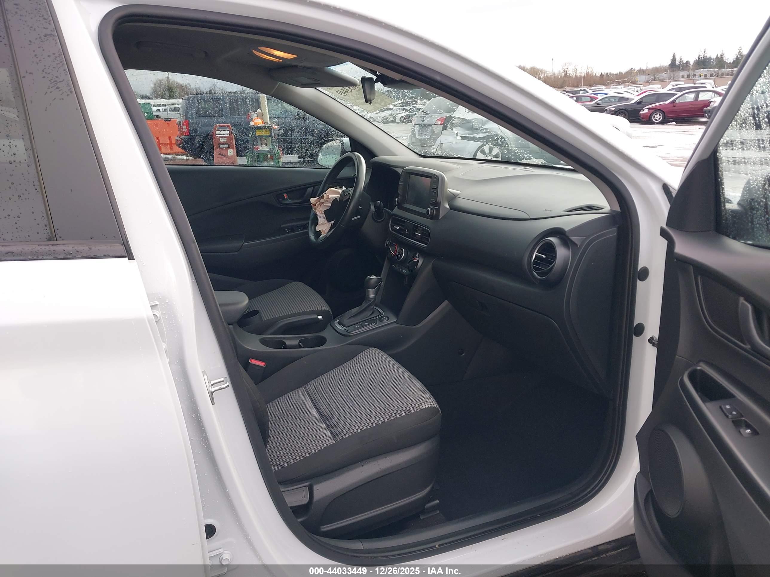 HYUNDAI KONA image 5