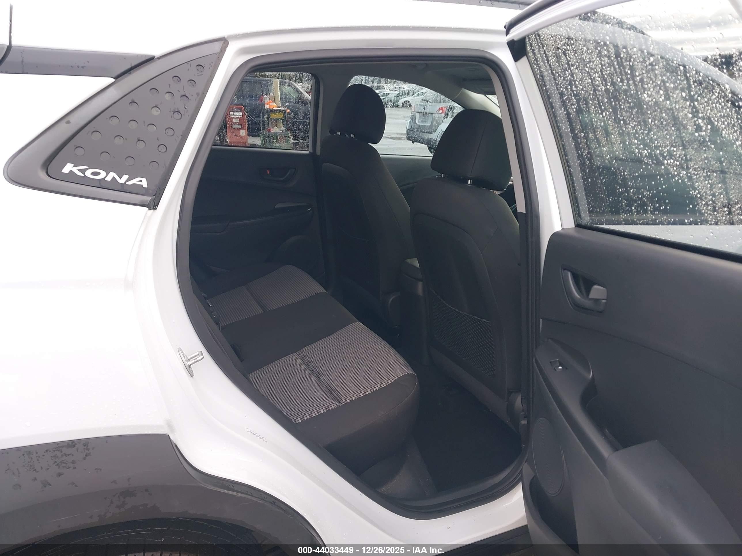 HYUNDAI KONA image 8