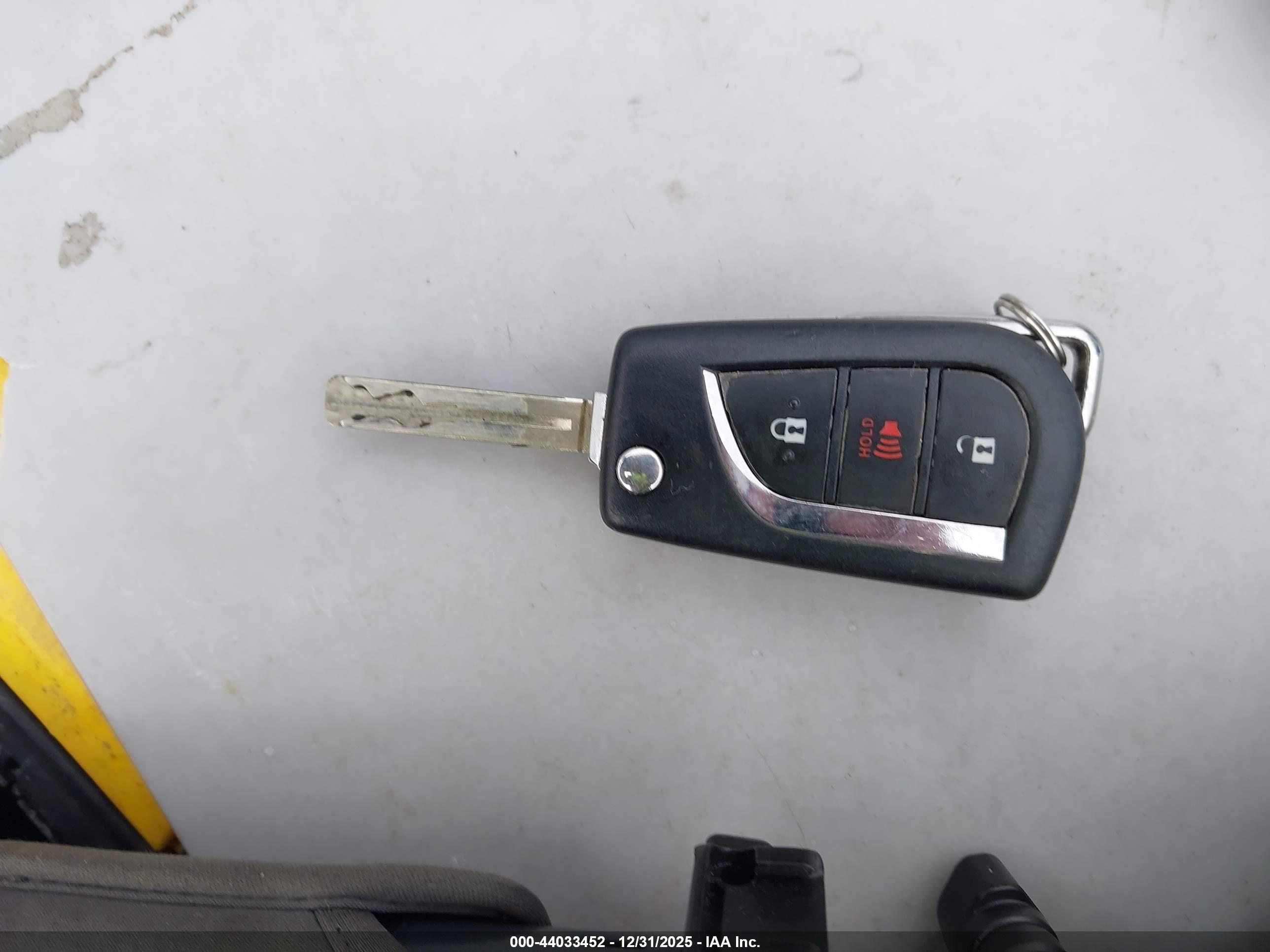 TOYOTA RAV4 image 11