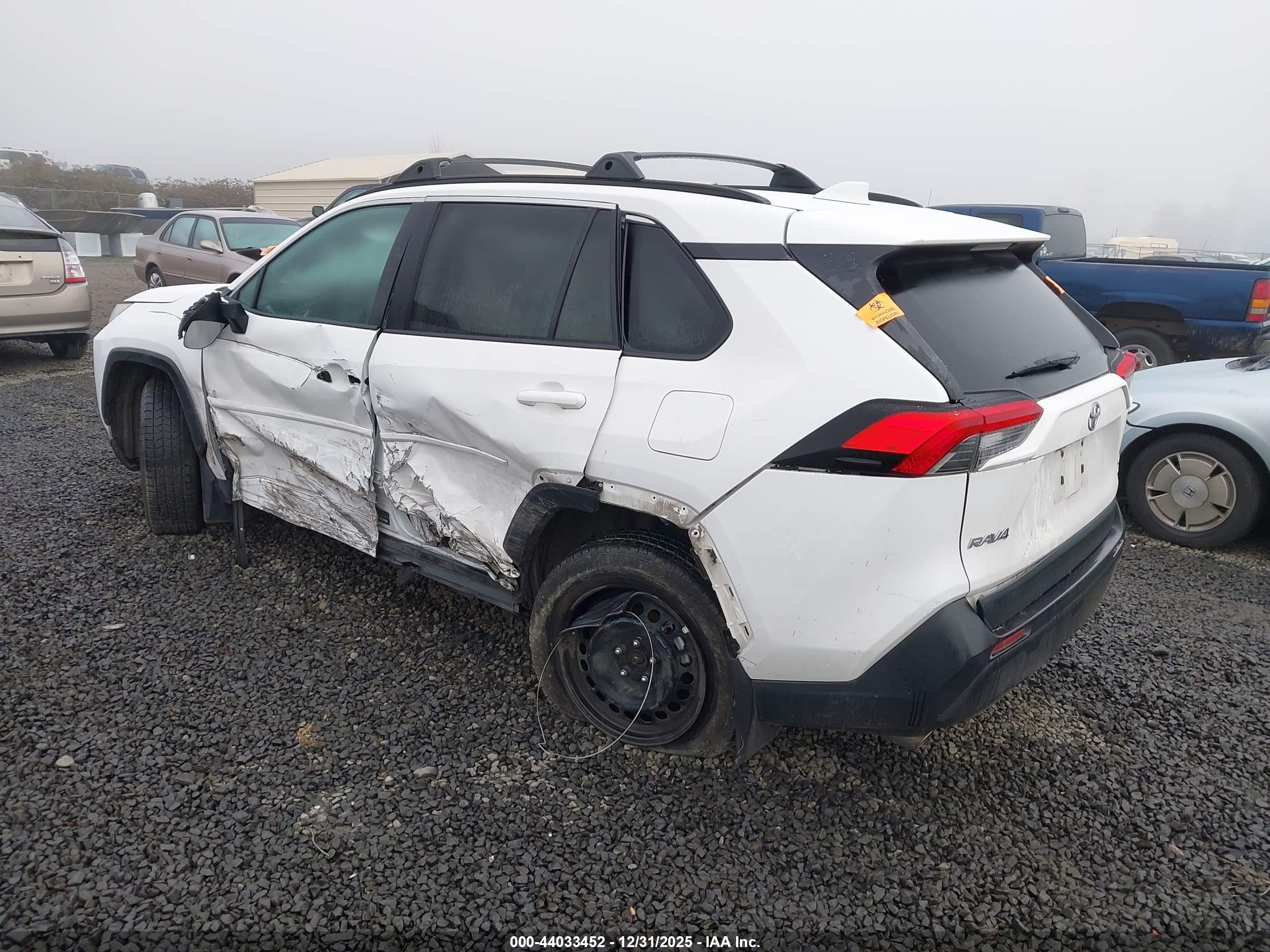 TOYOTA RAV4 image 3