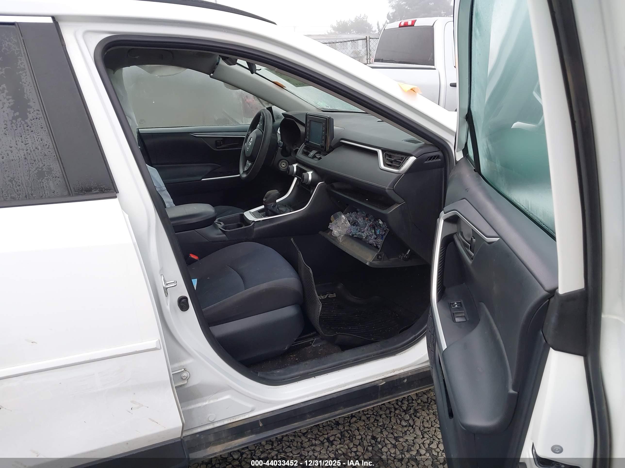 TOYOTA RAV4 image 5