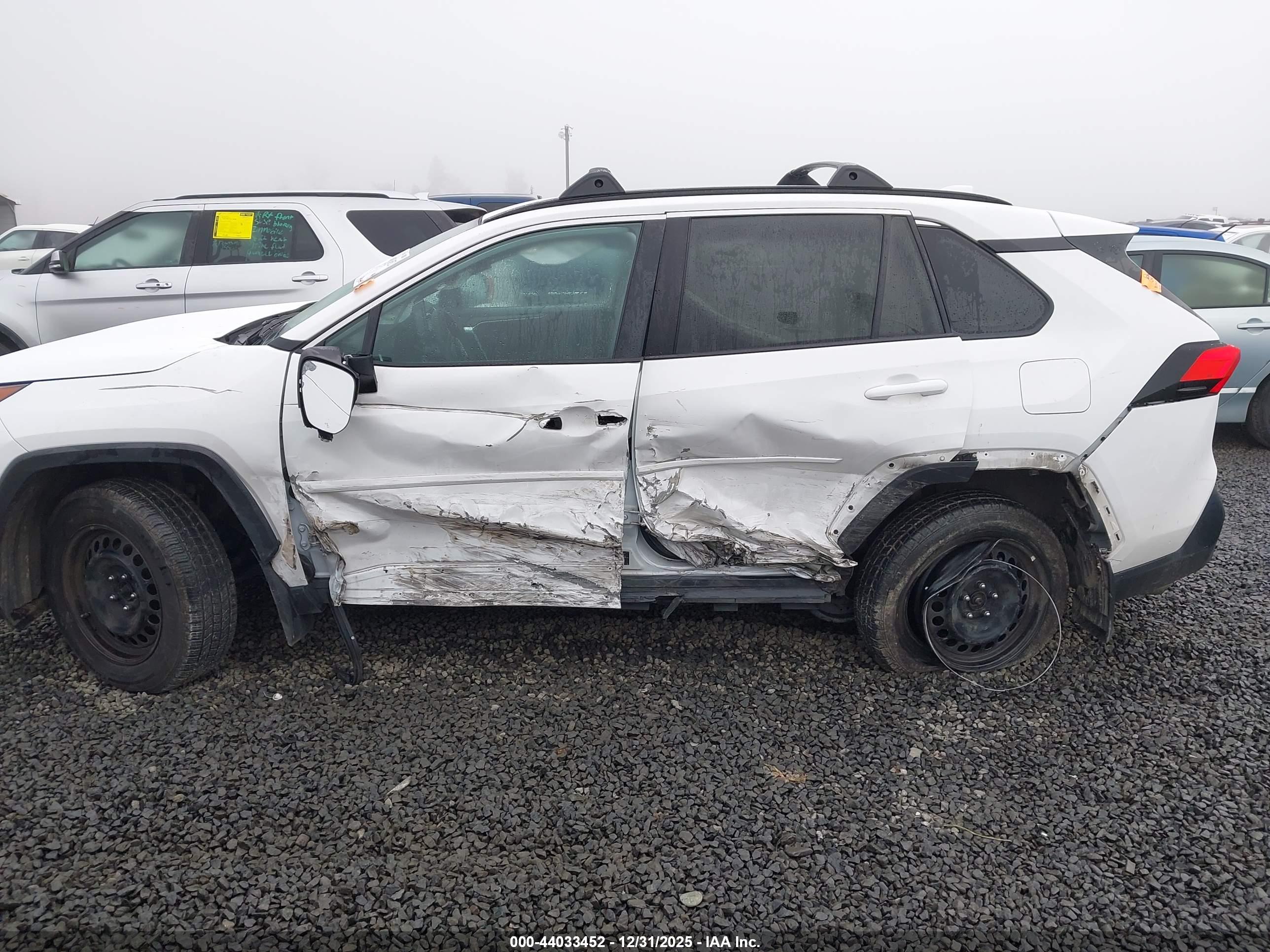 TOYOTA RAV4 image 6