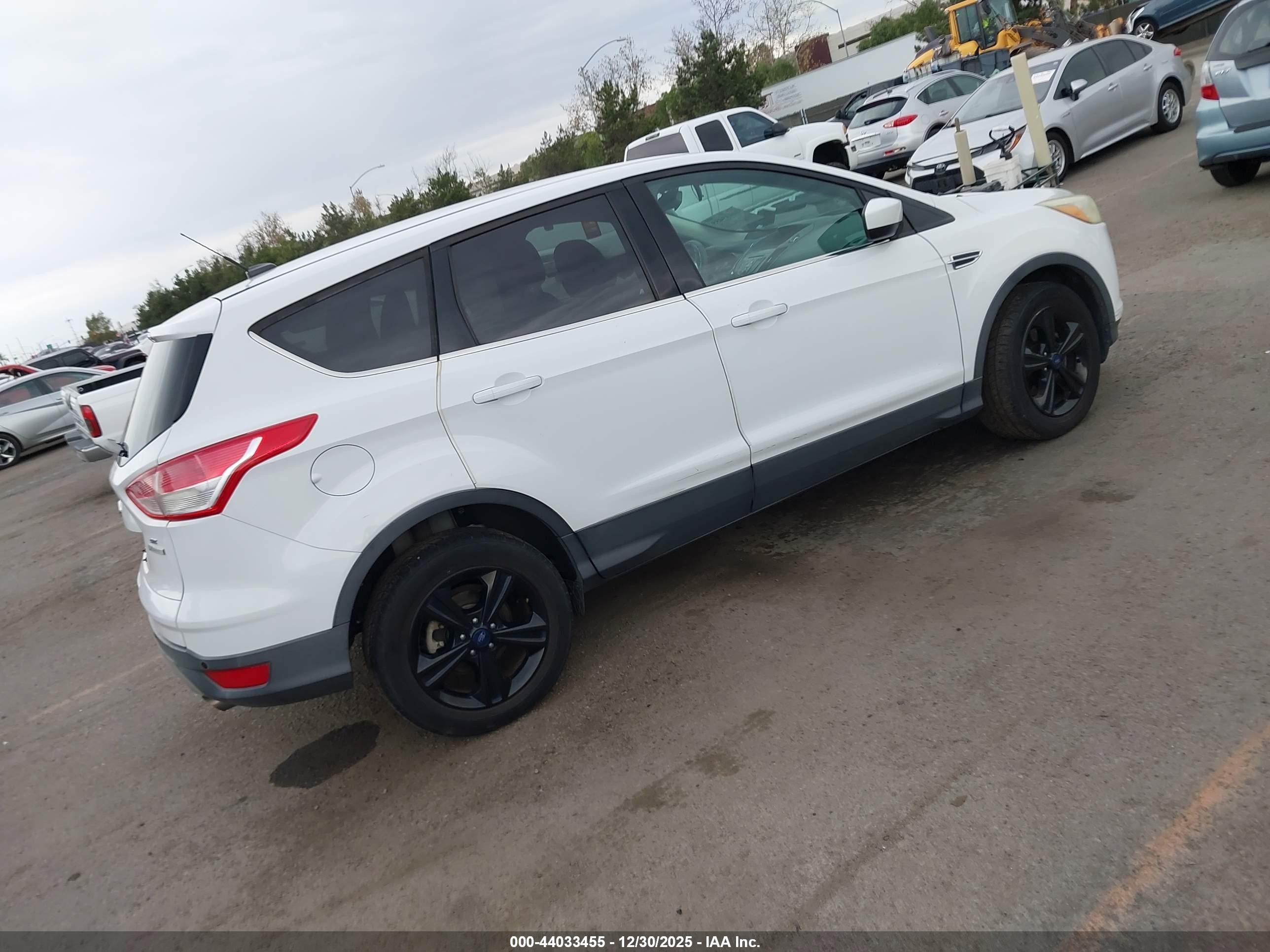 FORD ESCAPE image 4
