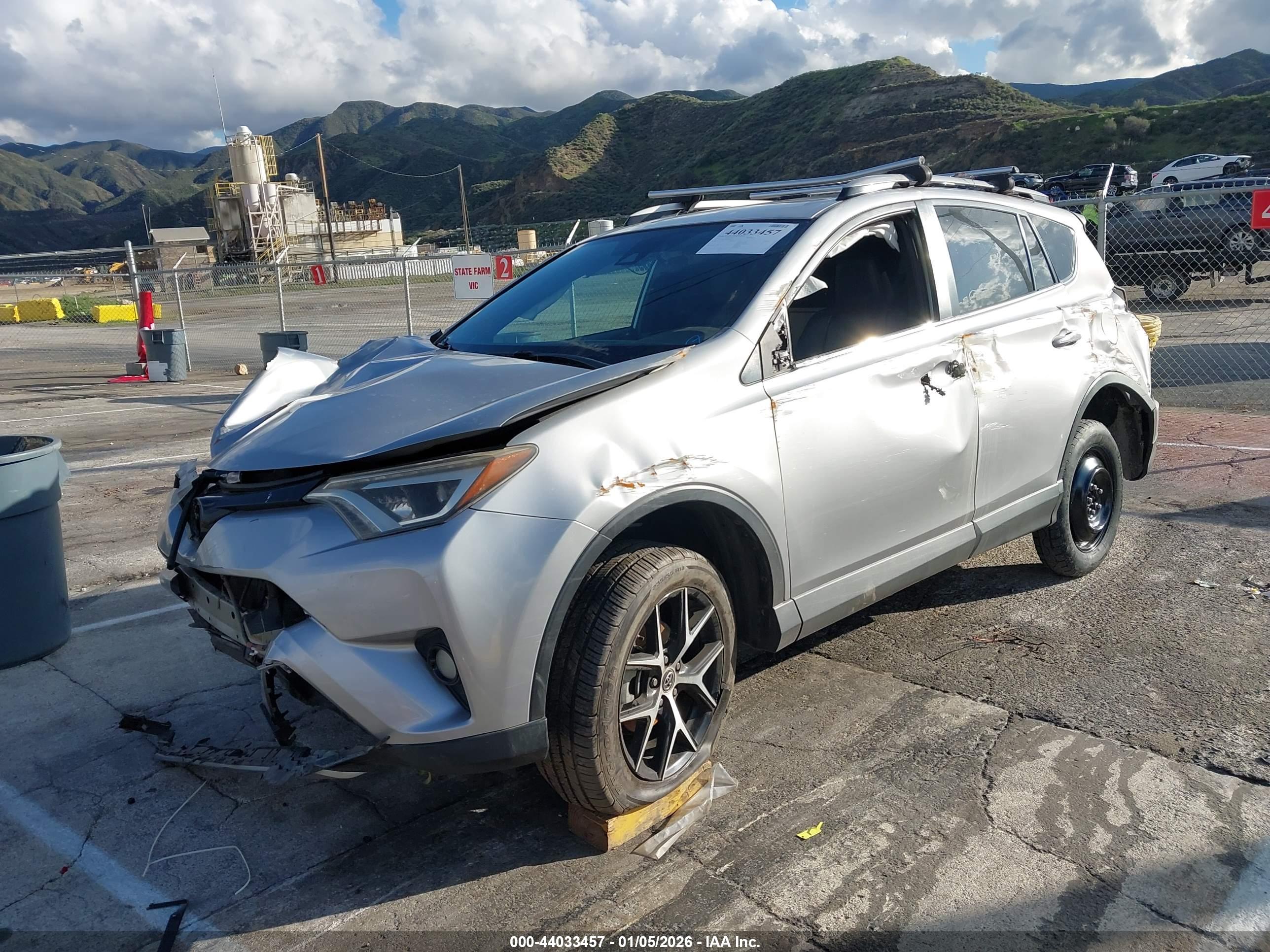 TOYOTA RAV4 image 2