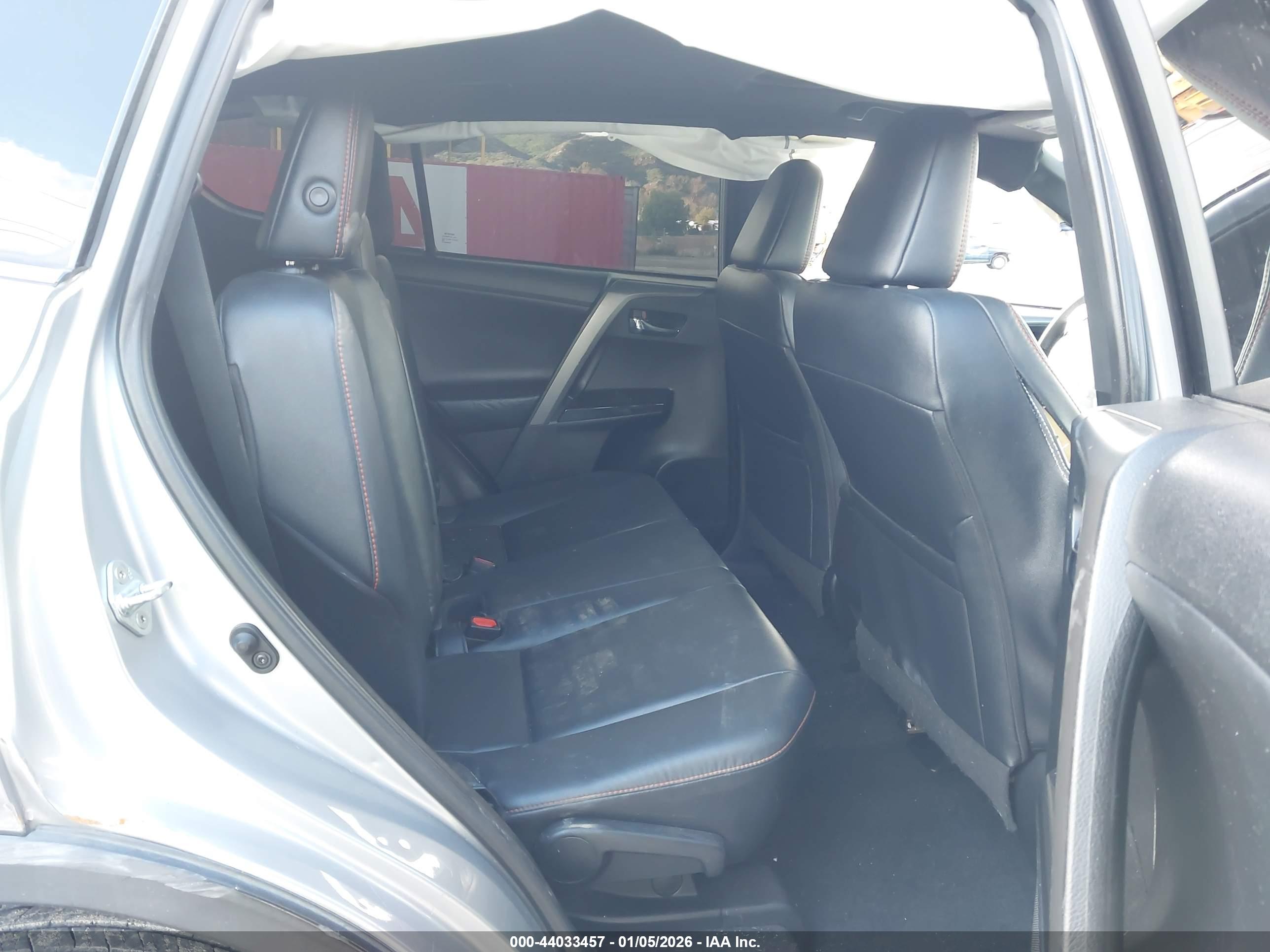TOYOTA RAV4 image 8