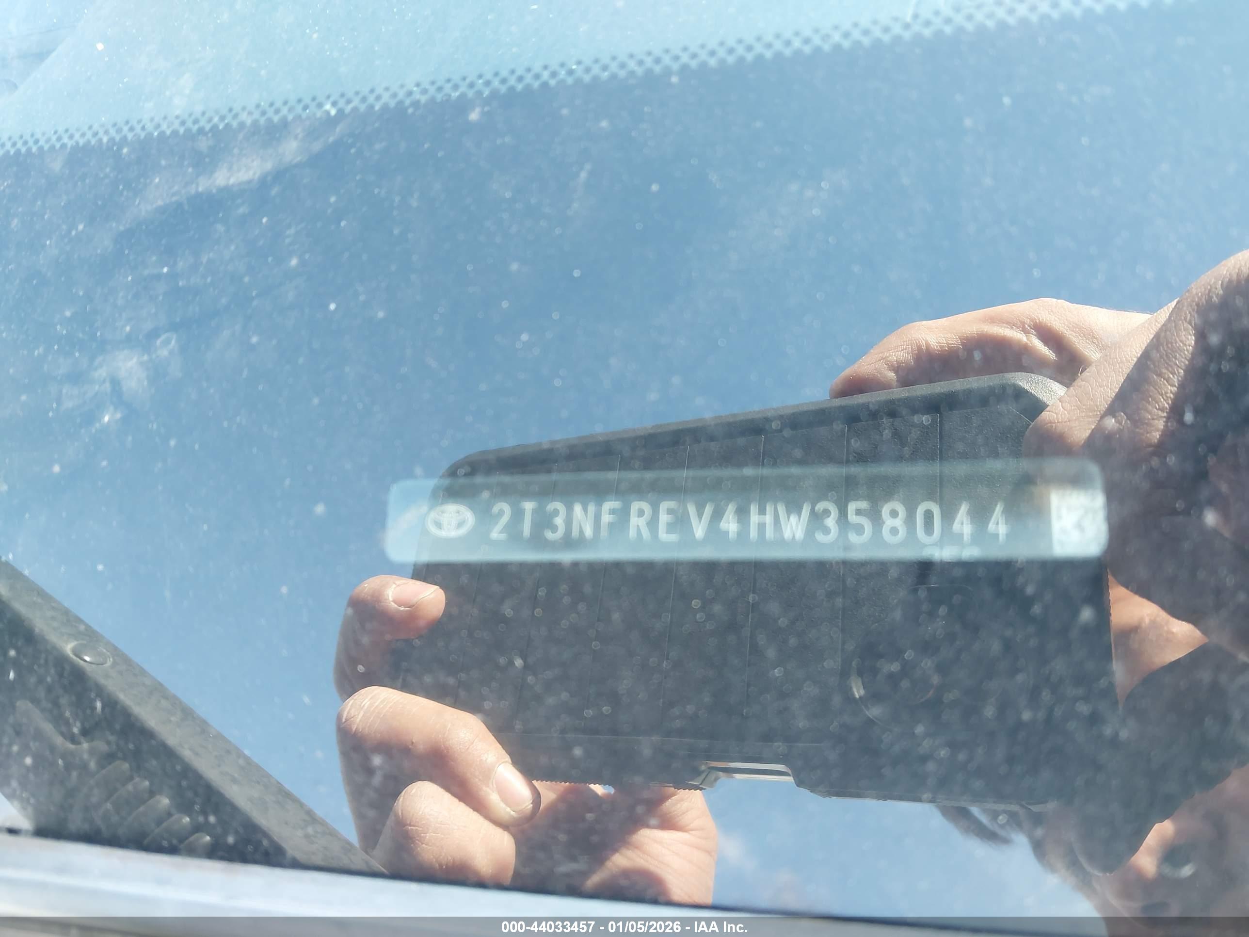 TOYOTA RAV4 image 9