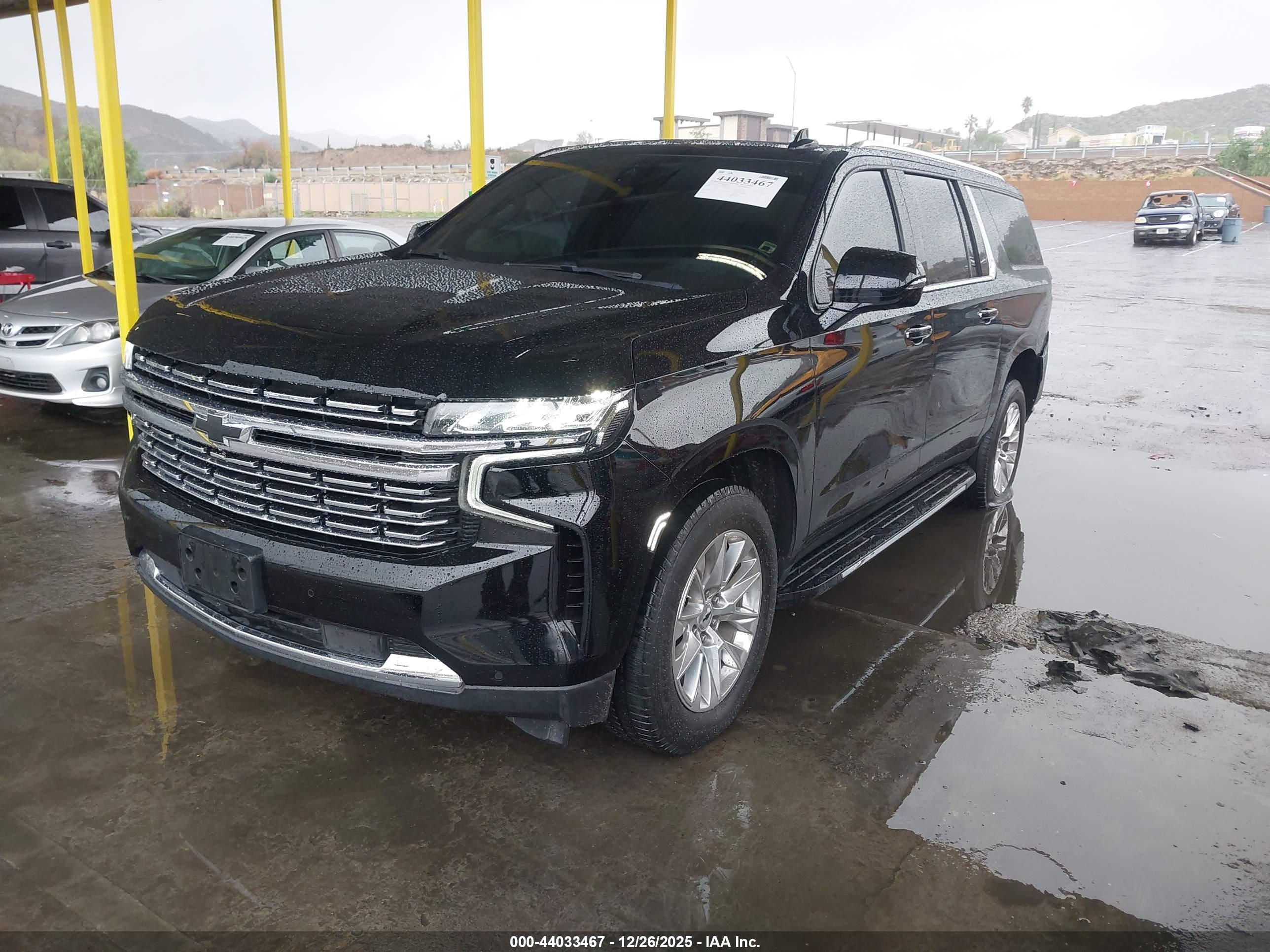 CHEVROLET SUBURBAN image 2