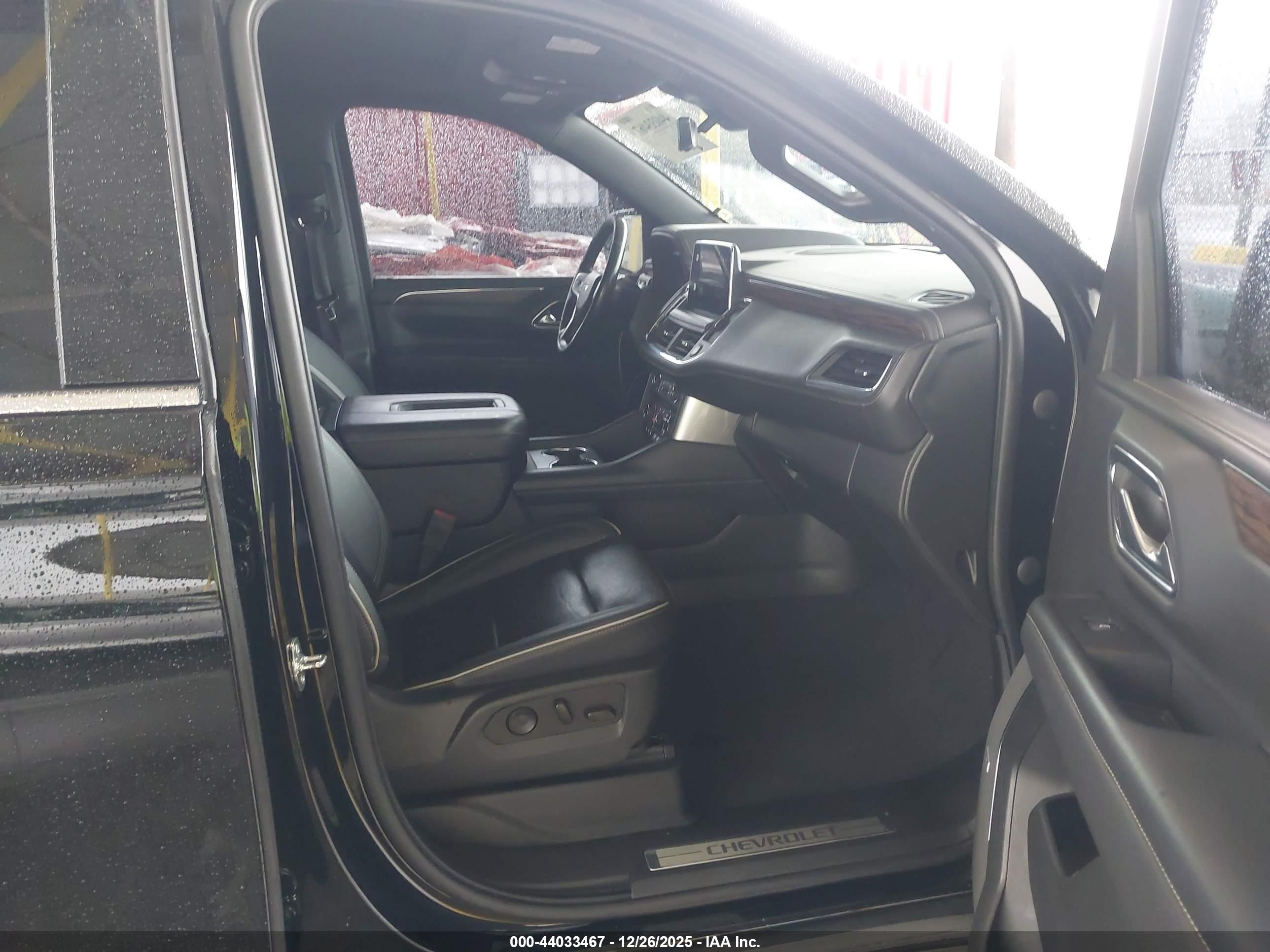 CHEVROLET SUBURBAN image 5