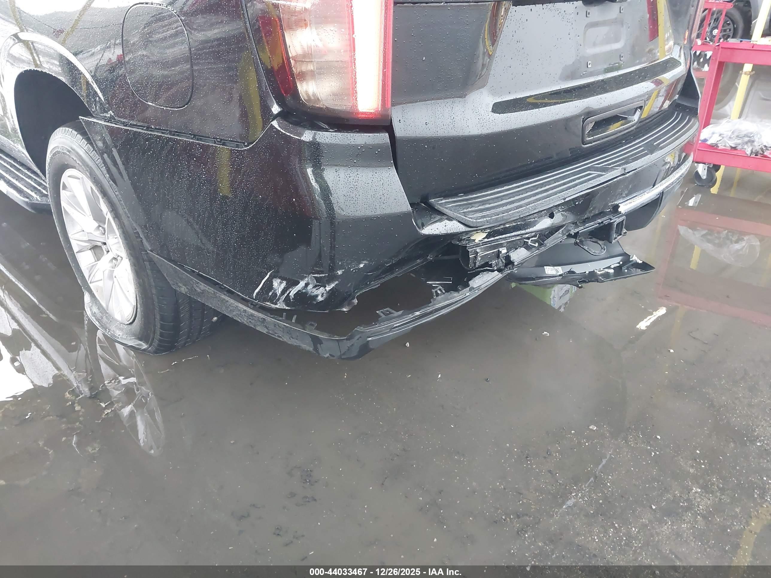 CHEVROLET SUBURBAN image 6
