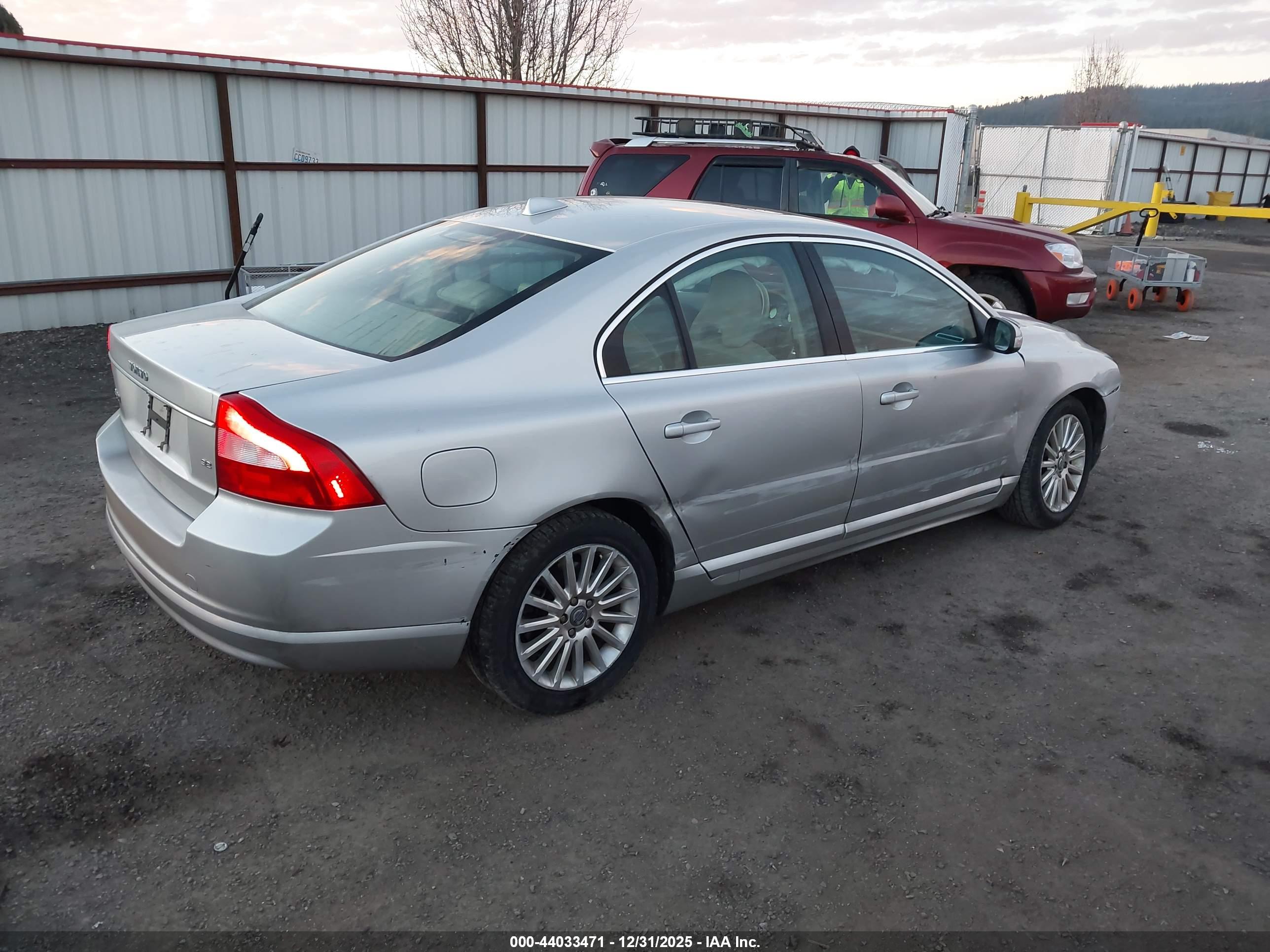 VOLVO S80 image 4