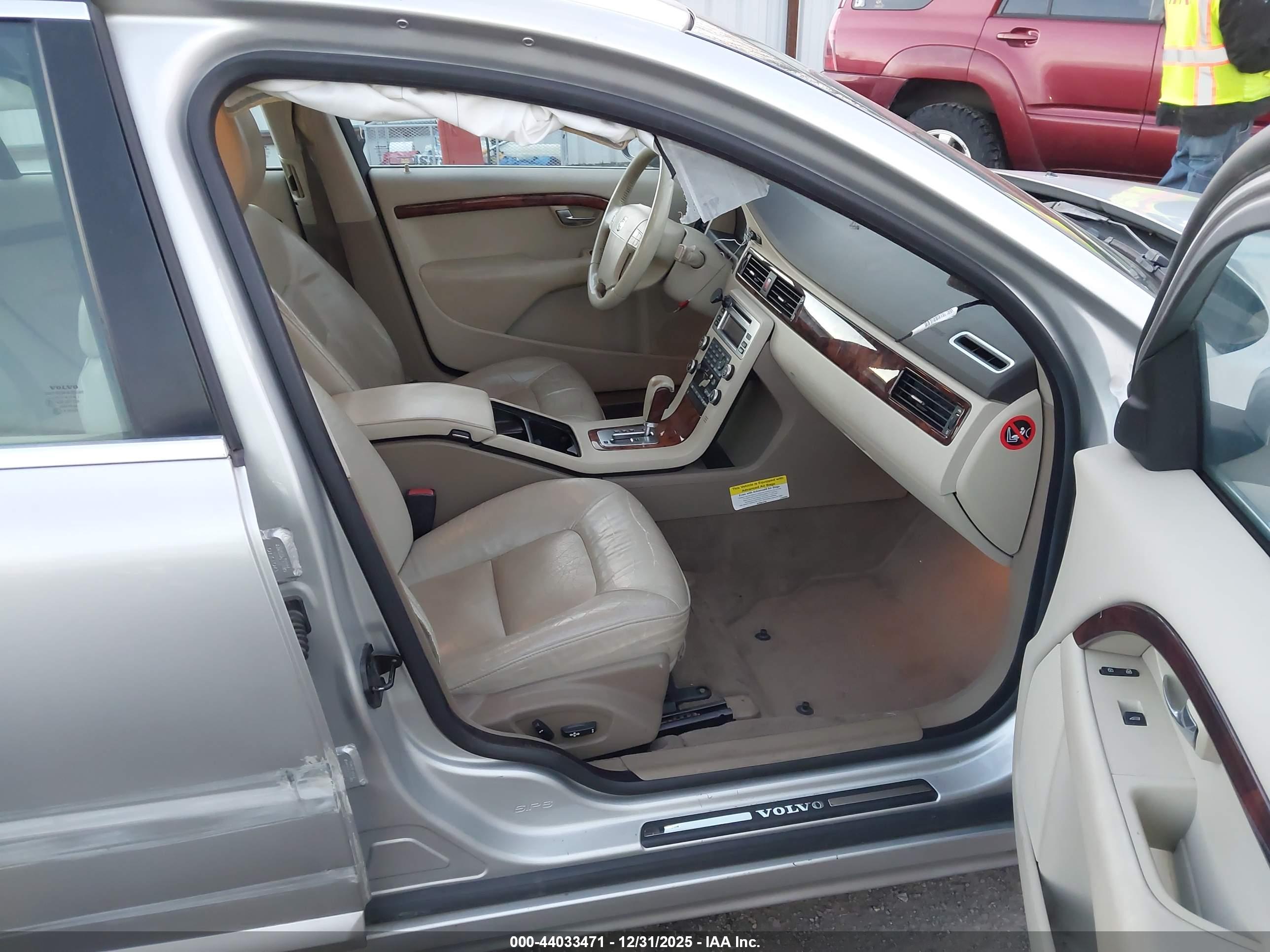 VOLVO S80 image 5