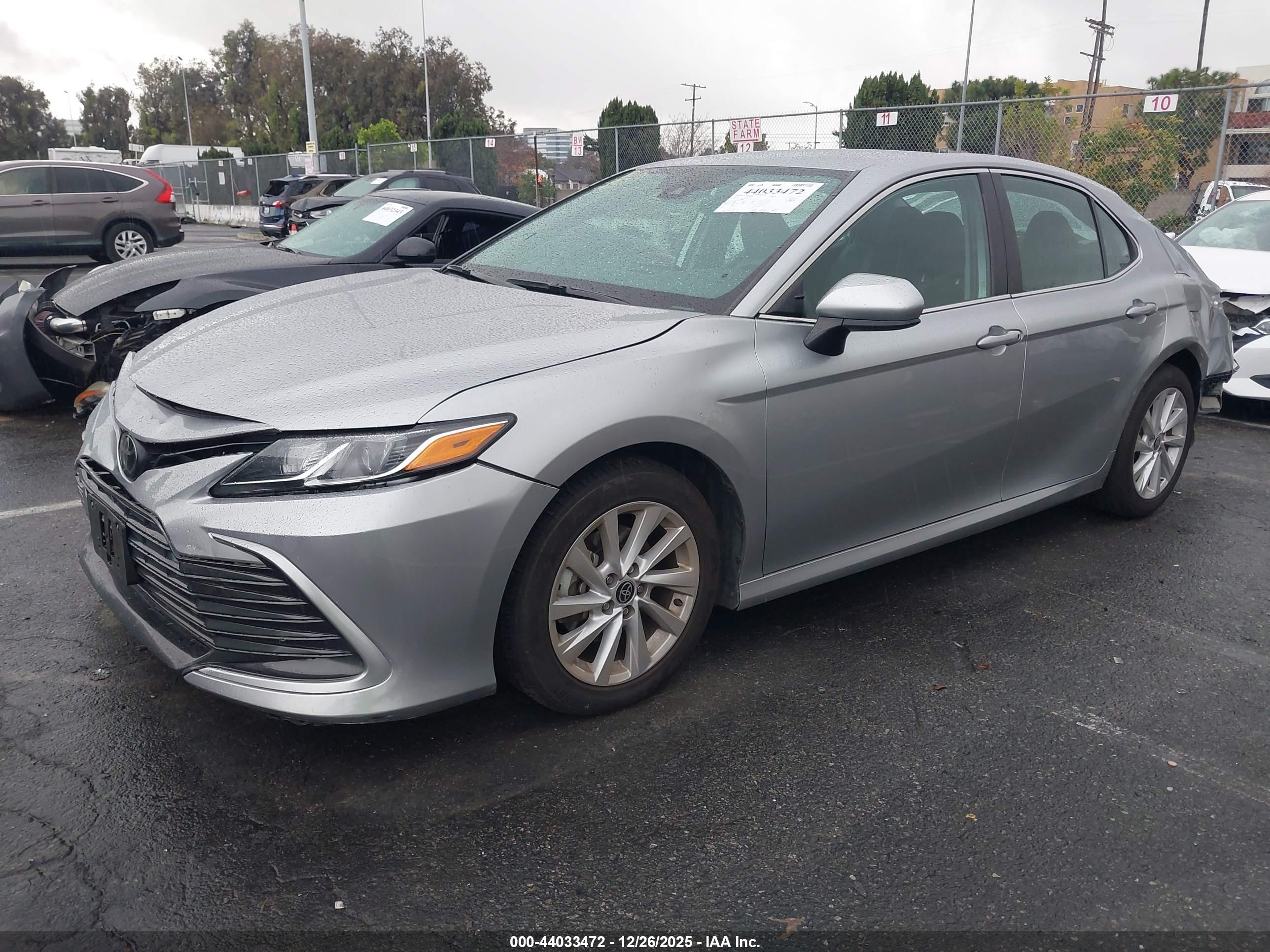 TOYOTA CAMRY image 2